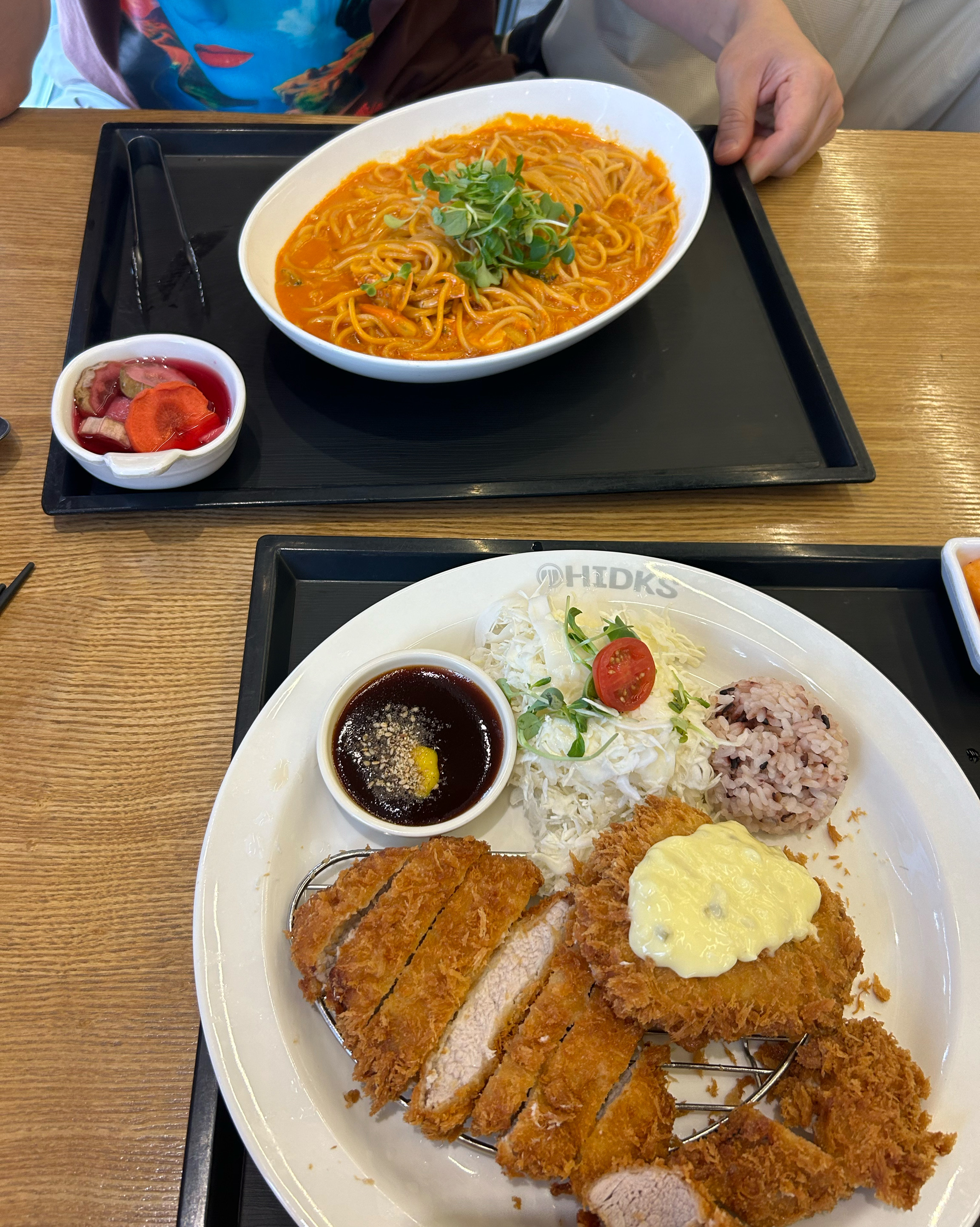 음식이 빨리 나오고 맛있어요 점바점인데 운양점은 항상 평균이상인듯해요 직원분들이 친절하고