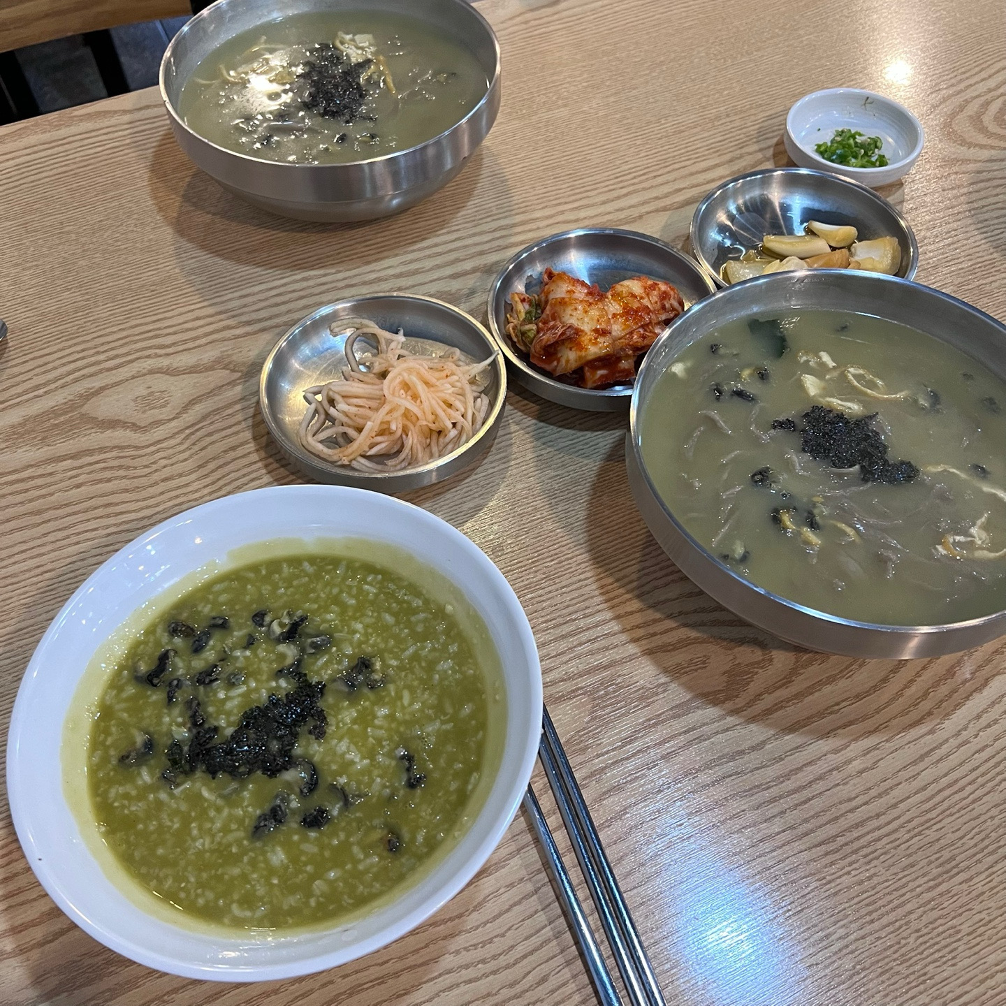 아침식사인데 부담스럽지 않게 잘먹었어요 - 제주 맛집 중문수두리보말칼국수
