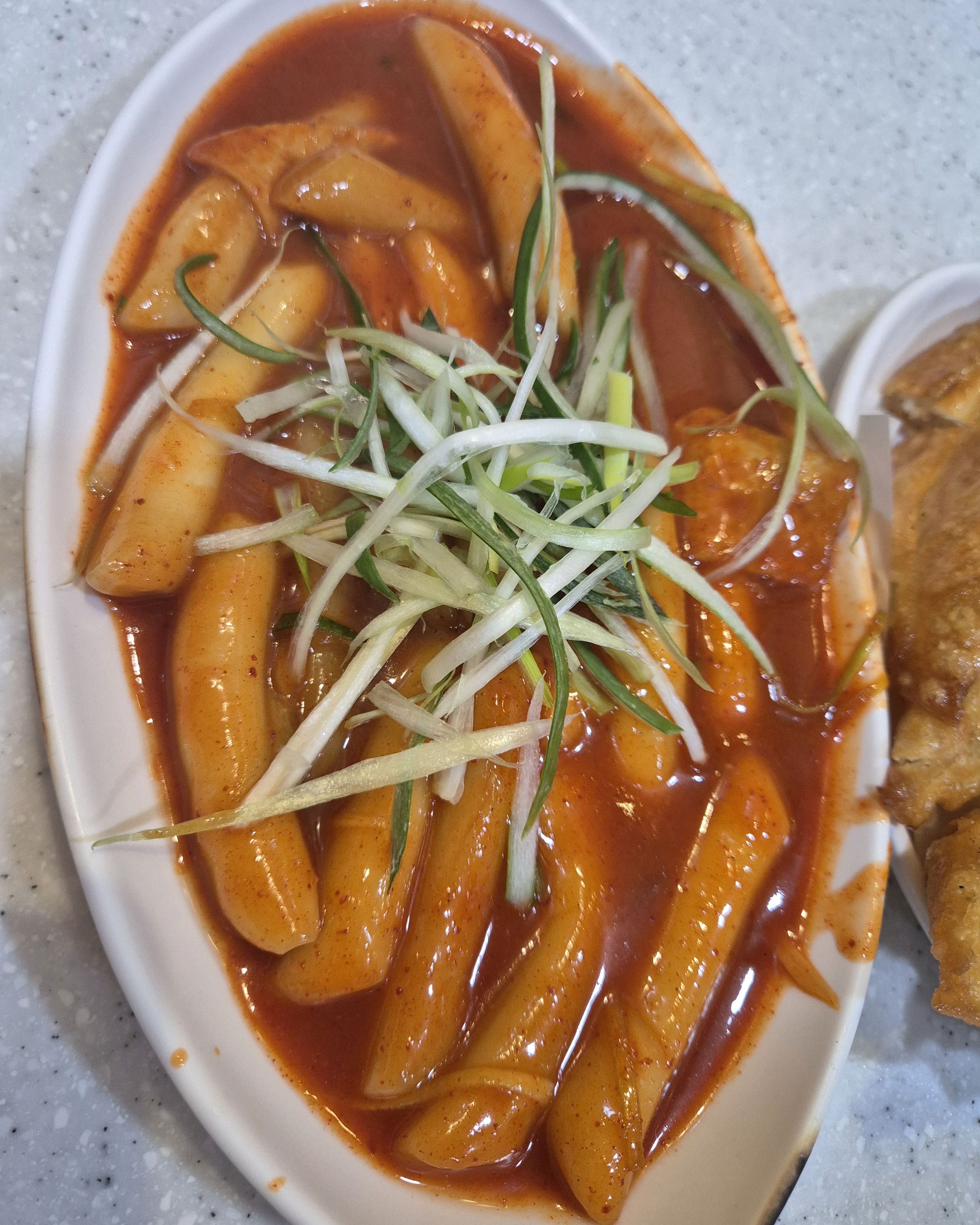 만두랑 떡볶이는 너무 아름다운 조합이에요 ㅎㅎ - 인천 맛집 모녀떡볶이