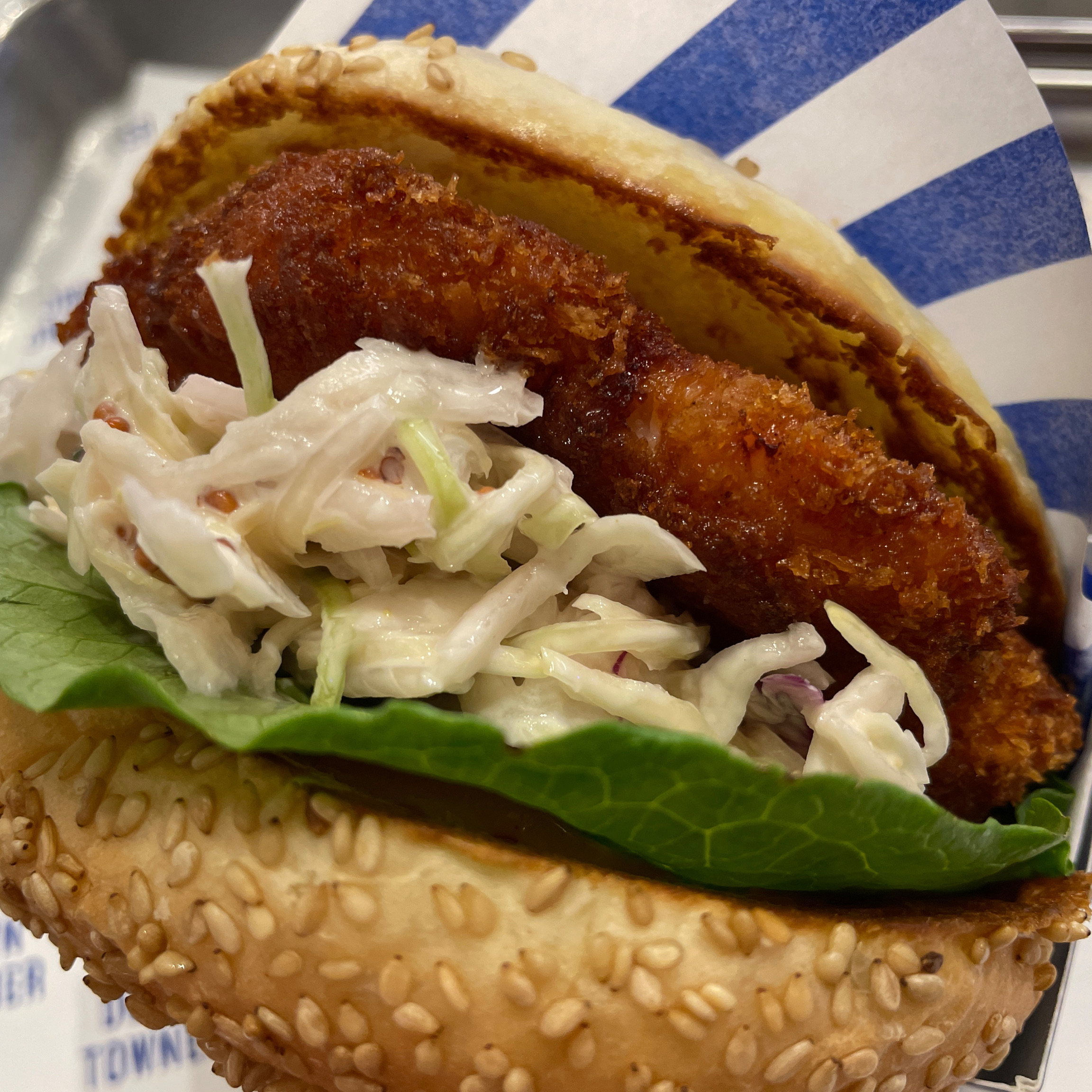 새우버거가 맛있다는 추천을 들어서 와봤어요 - 광화문 맛집 다운타우너 안국