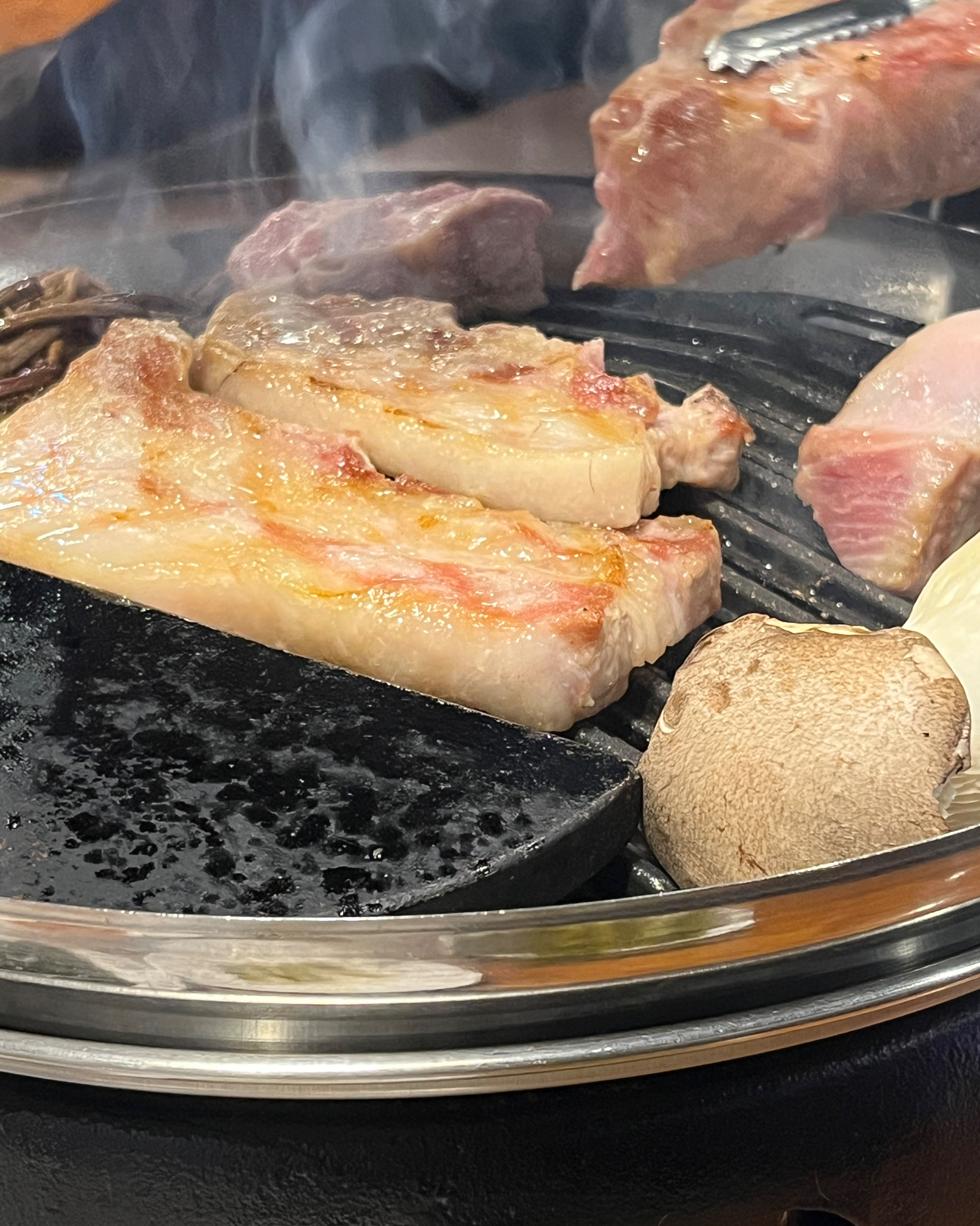 구워주는 고깃집이라 더 좋았어요 다양한 찬들과 고기를 먹었는데요! 다양한 고기의 맛을 느낄