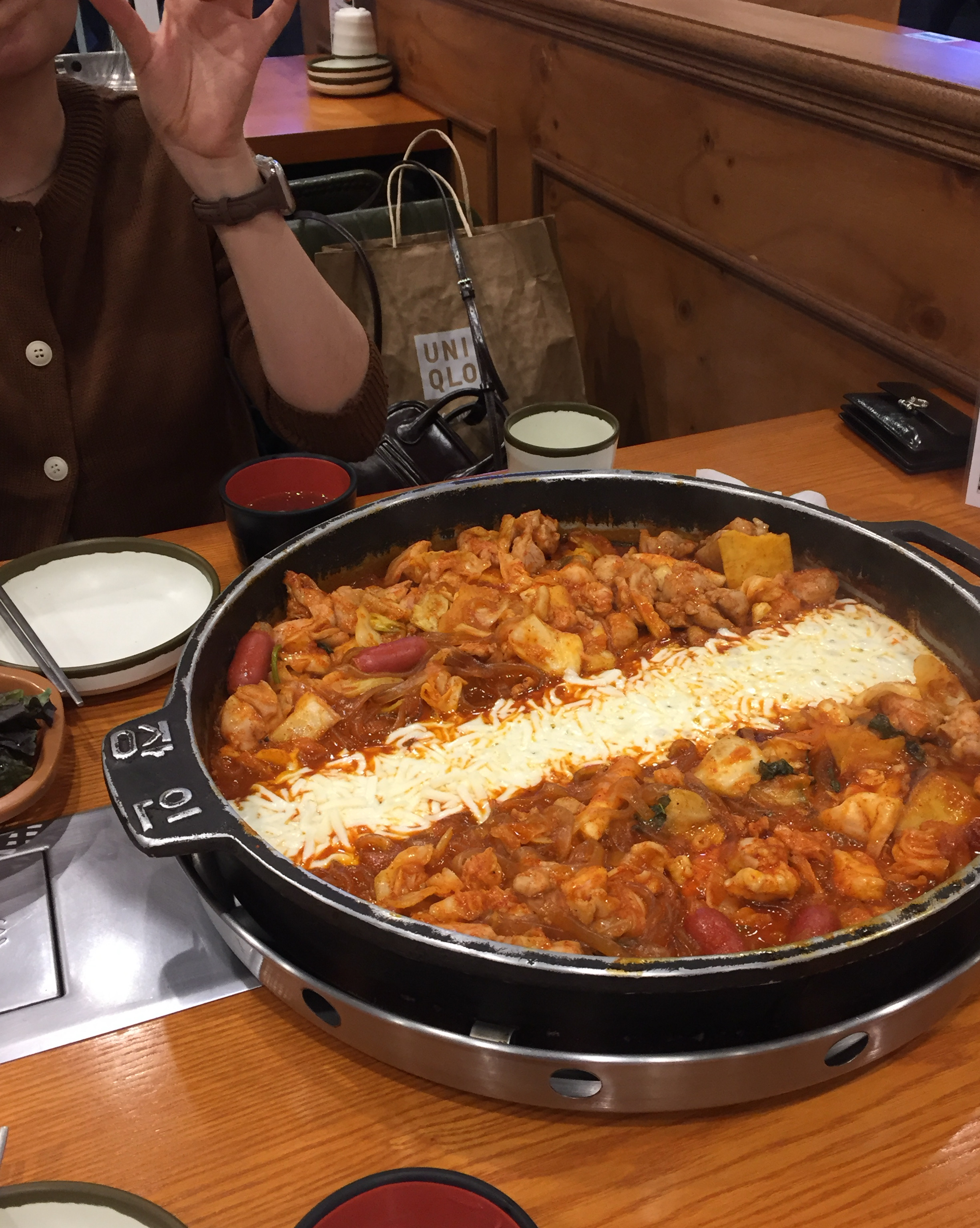 오랜만에 닭갈비 먹었는데 너무 맛있고 치즈가 필수예요!!!!👻 맛있어요 추천합니당 - 천호동 맛집 천호닭갈비