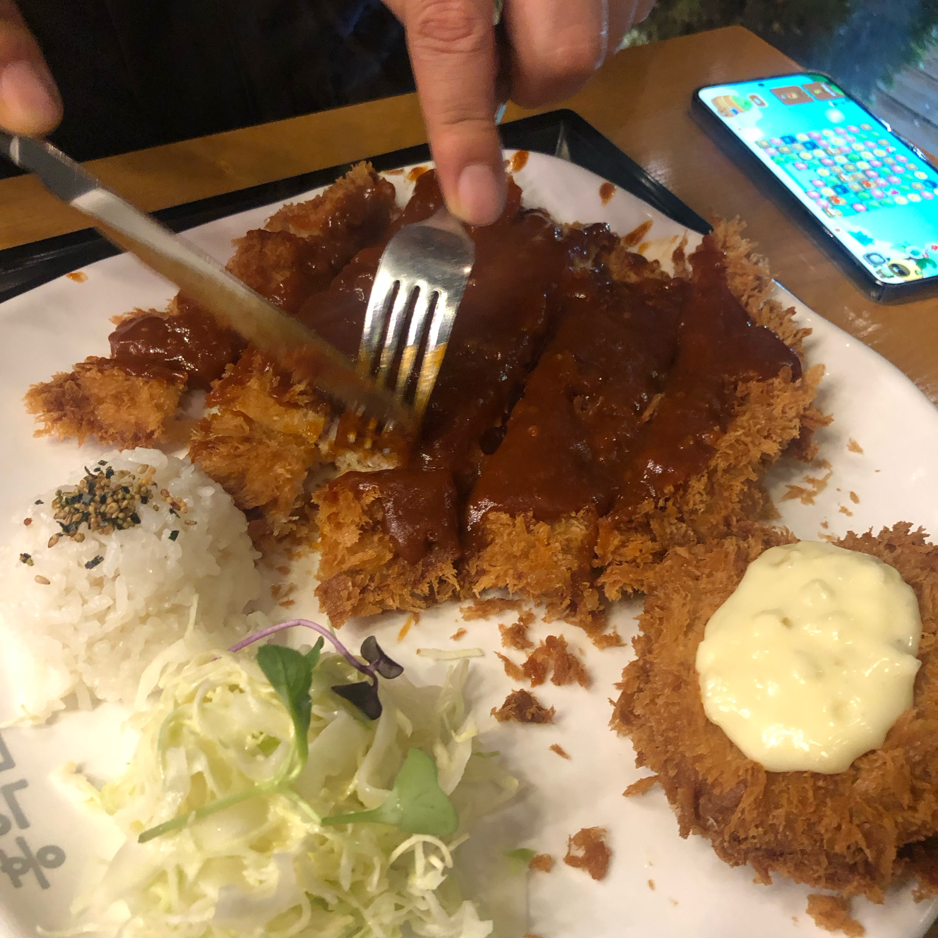매장은 넓지만 저녁시간대 웨이팅이 간혹있네요 ! 주차장은 뒤편에 있어유 음식도 빨리 나오소