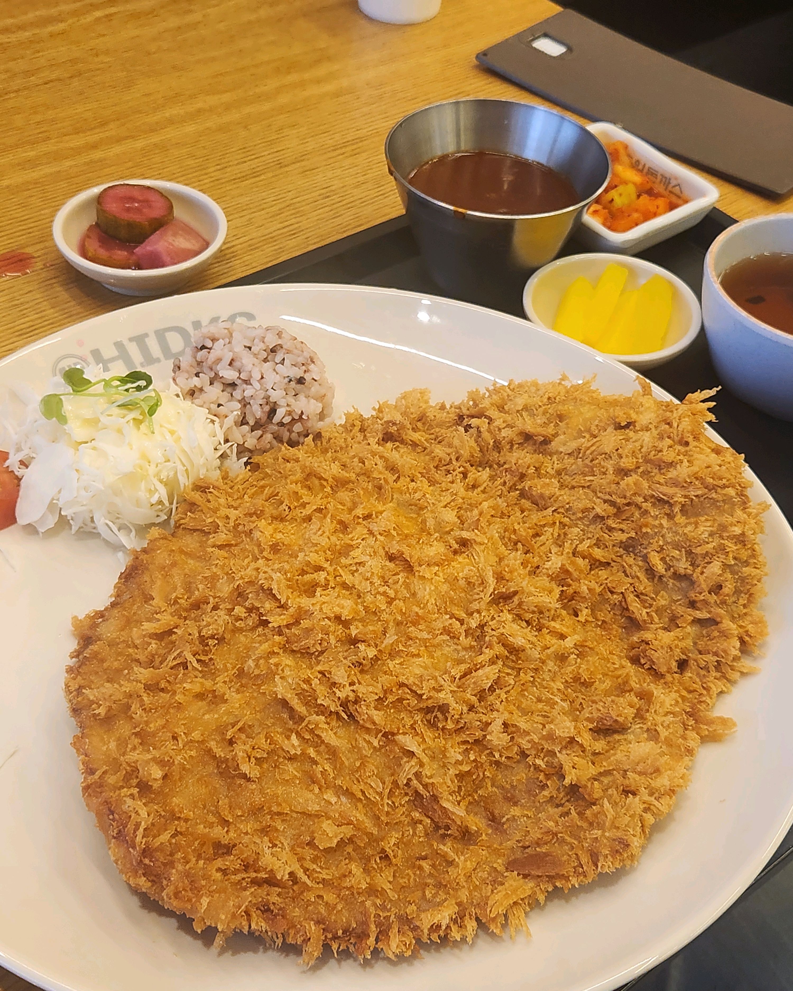 예전부터 돈까스 생각나면 늘 오던 곳이에요. 홍익돈까스와 우동 너무 맛있습니다! 또 올게요
