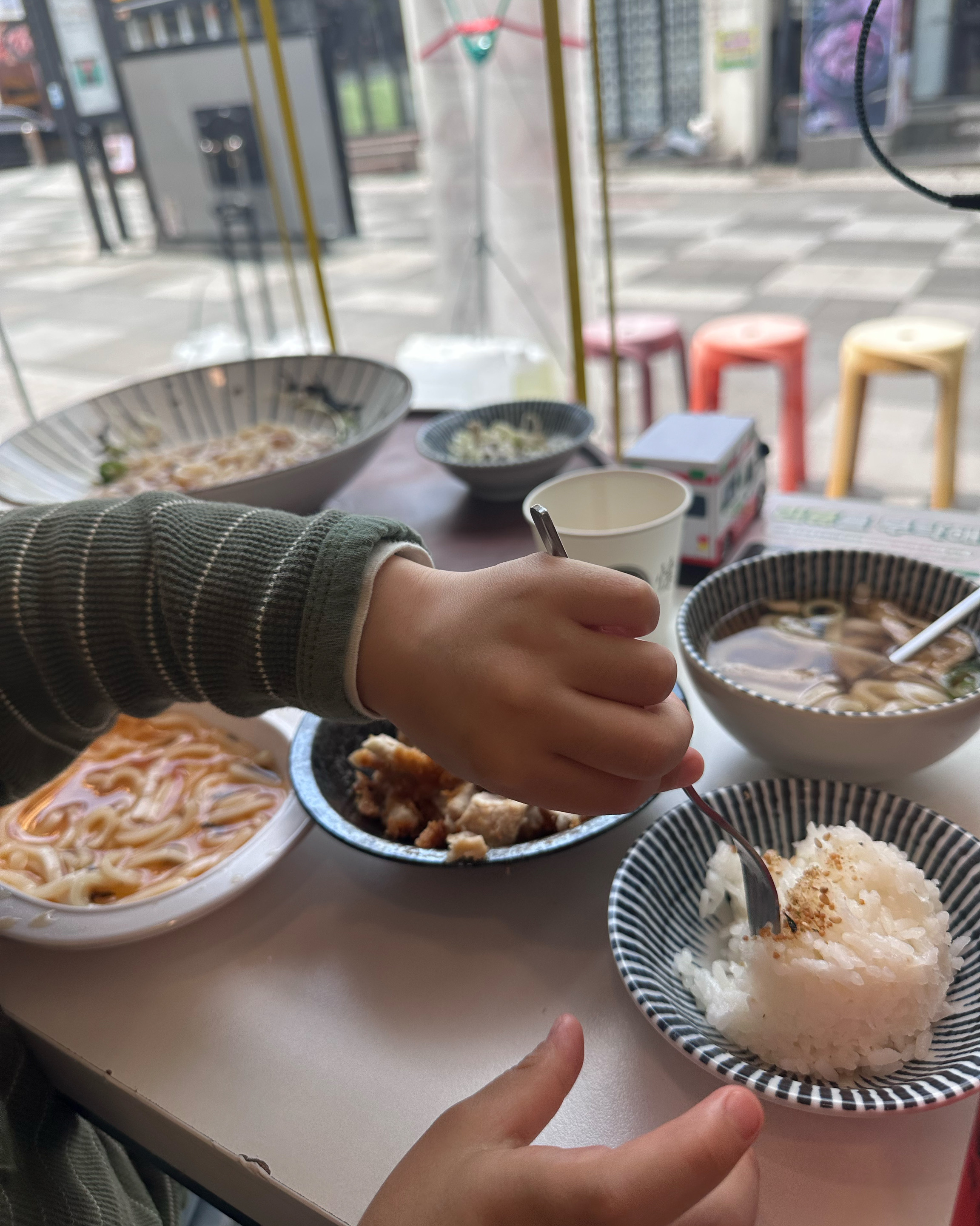 며칠 전에 아이랑 저녁에 데이트 하러 나왔다가 먹으러 와 봤는데 맛도 맛있고 아이도 너무 
