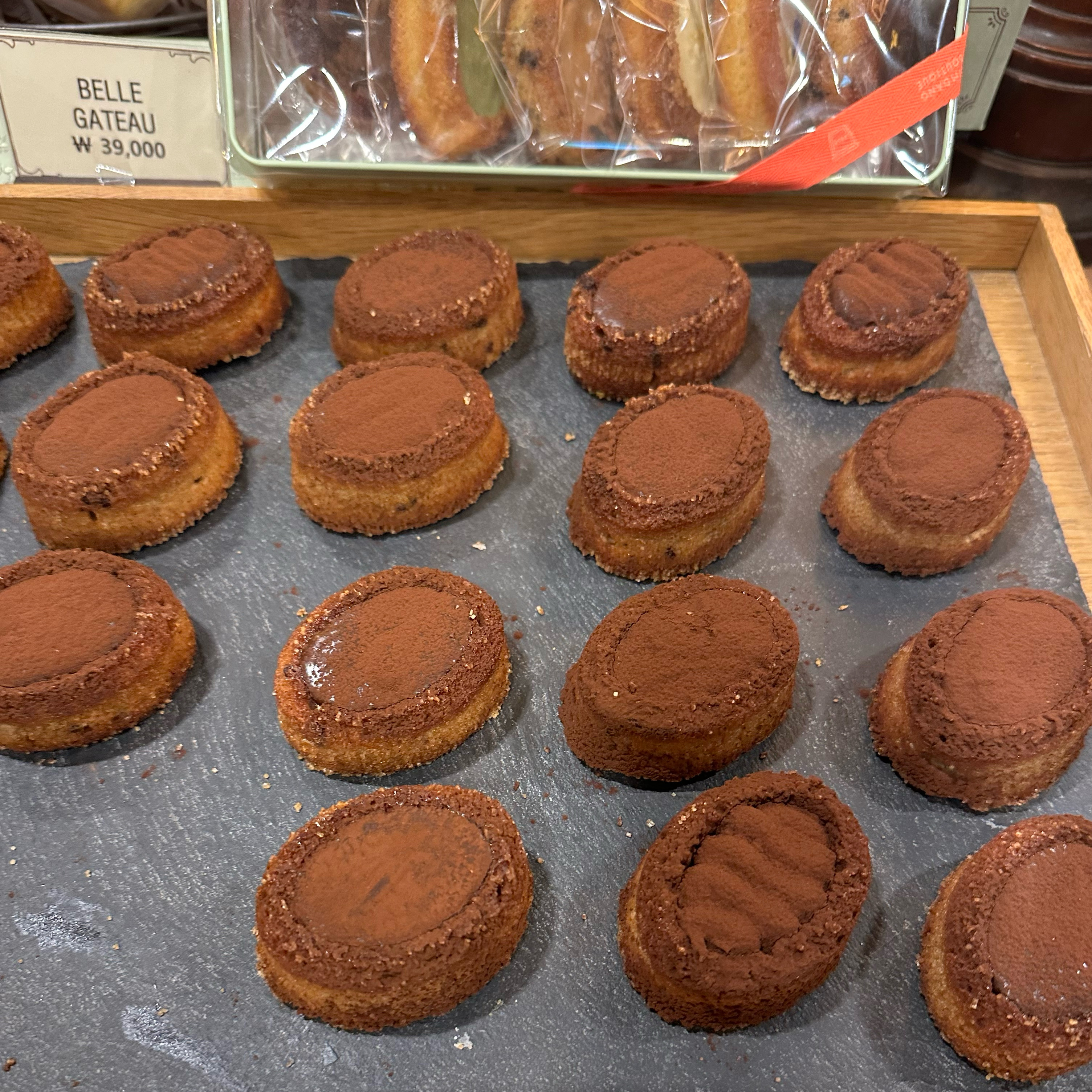 롯백점에서만 살수있다는 티크레 티라미수 존맛 - 대전 맛집 성심당 롯데백화점 대전점