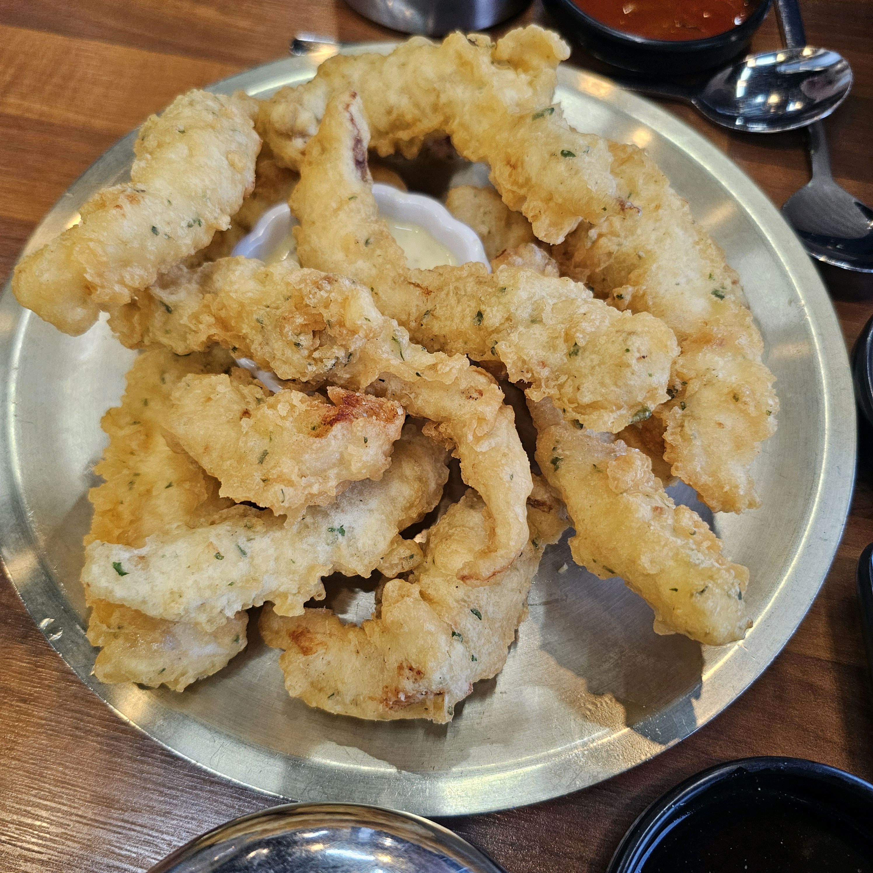 광어탕수 맛있고 광어초밥 진짜신선하고 맛있고 쫄깃하고 물회는 다른집보다 맛있는데 광어만 들