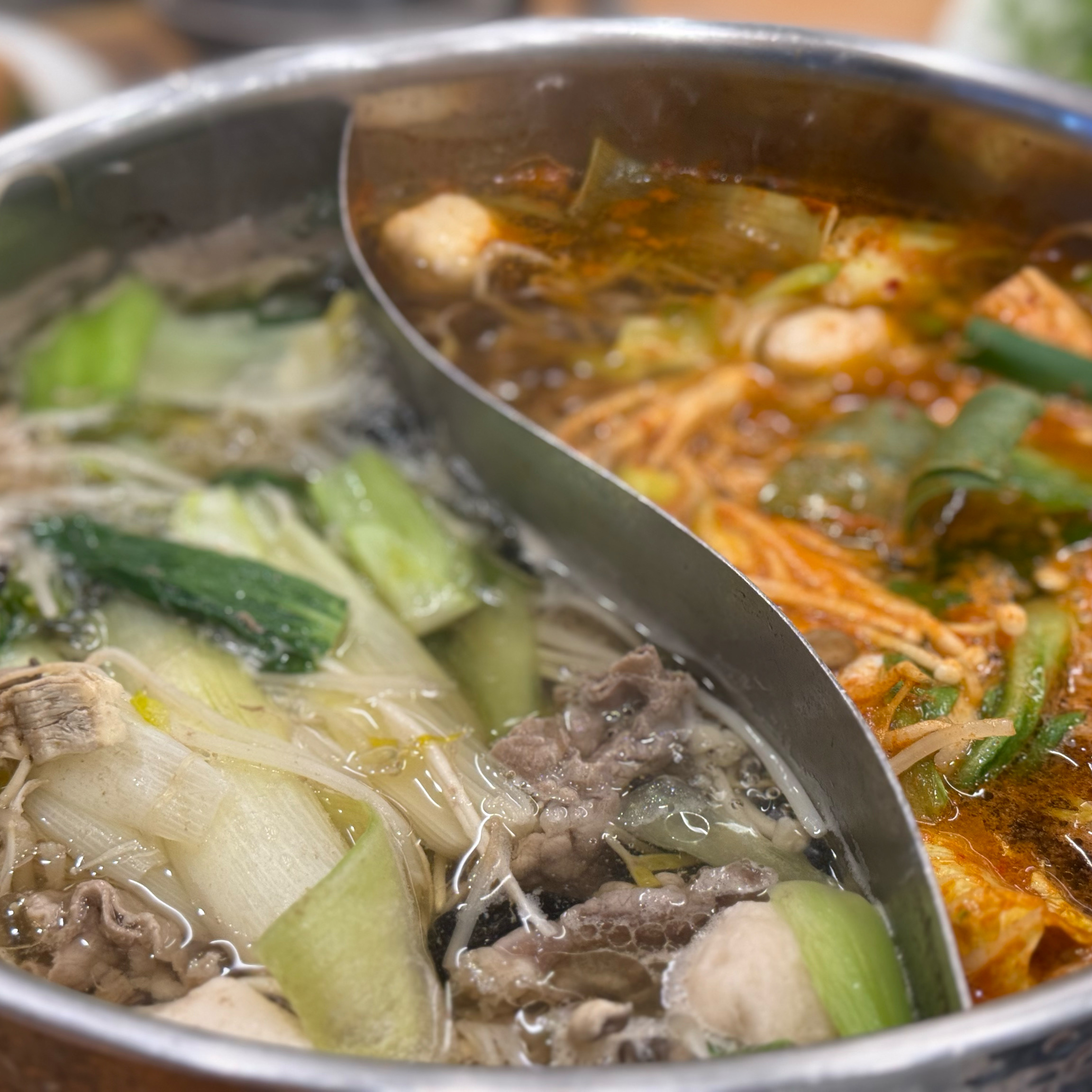 음식이 푸짐했고, 매장이 청결하고 깔끔해서 좋았습니다~ 여유롭게 식사하고, 배부르게 나왔네