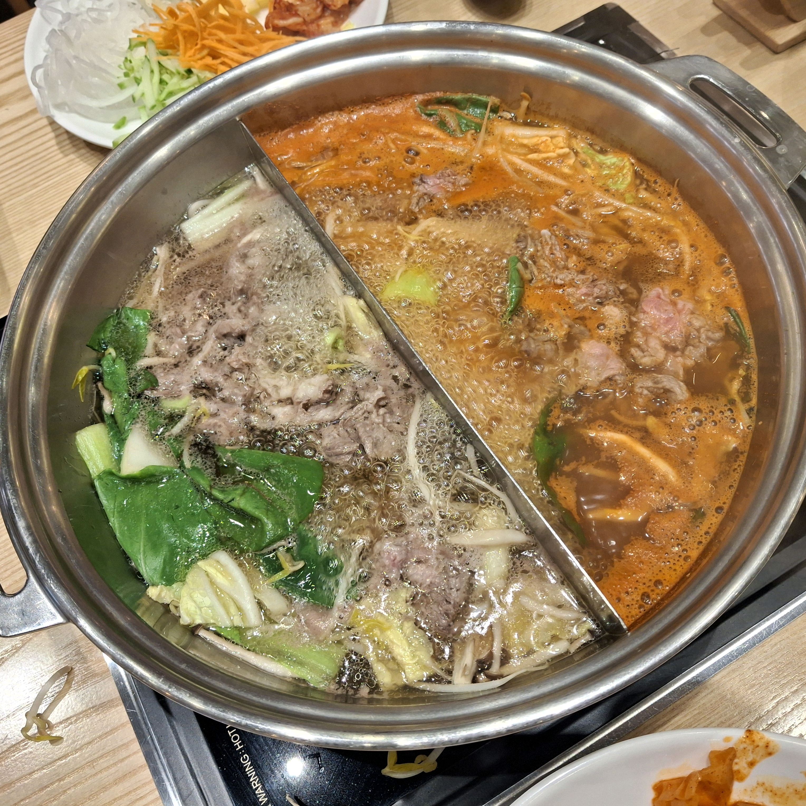 오랜만에 샤브샤브 배터지게 먹고 싶어서 샤브20 갔는데 진짜 배터지기 일보직전까지 갔네요~