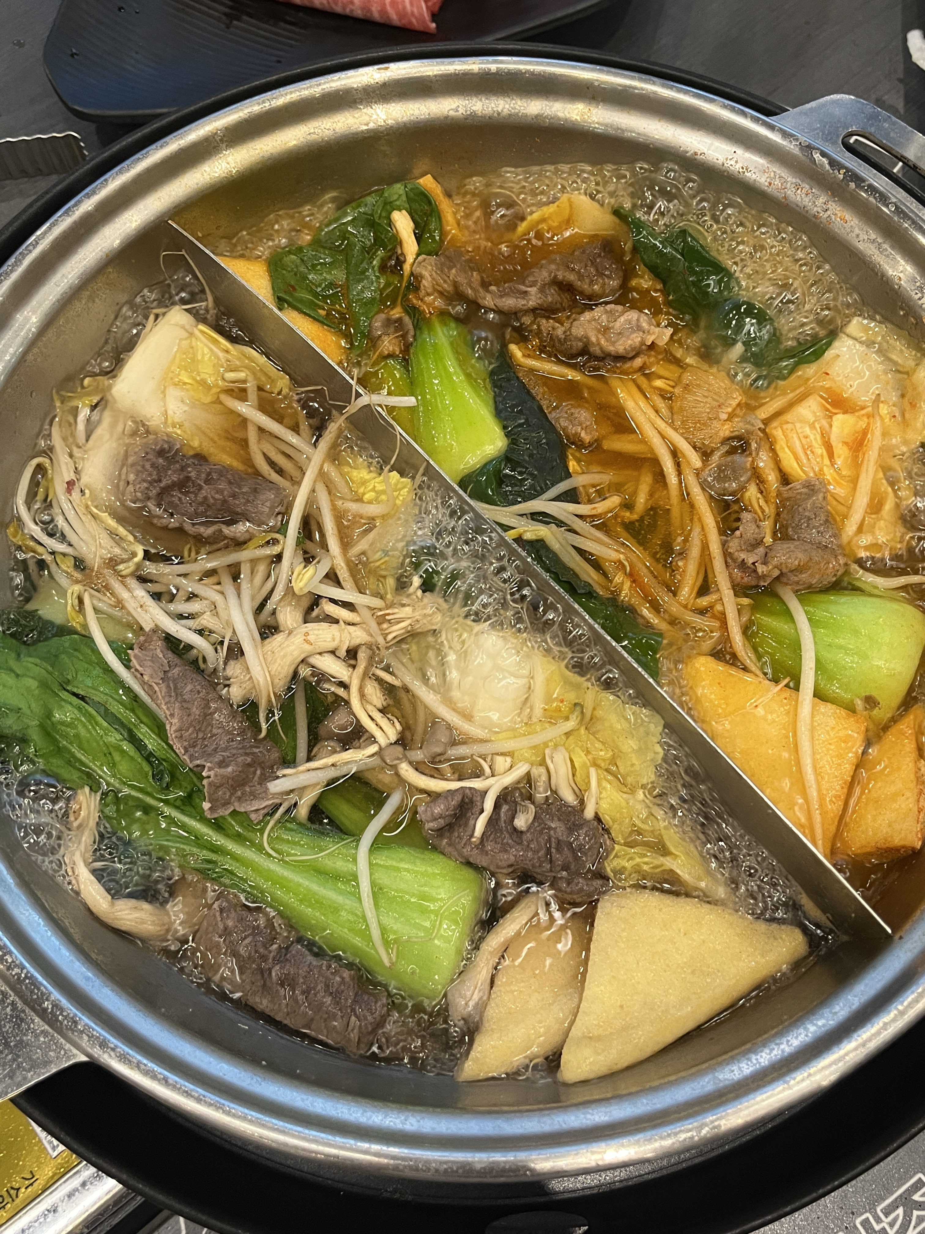 요즘 다이어트해서 샤브샤브 자주 먹는데~소담촌 야채더 신선하고 고기도 맛나네요! 단체석도
