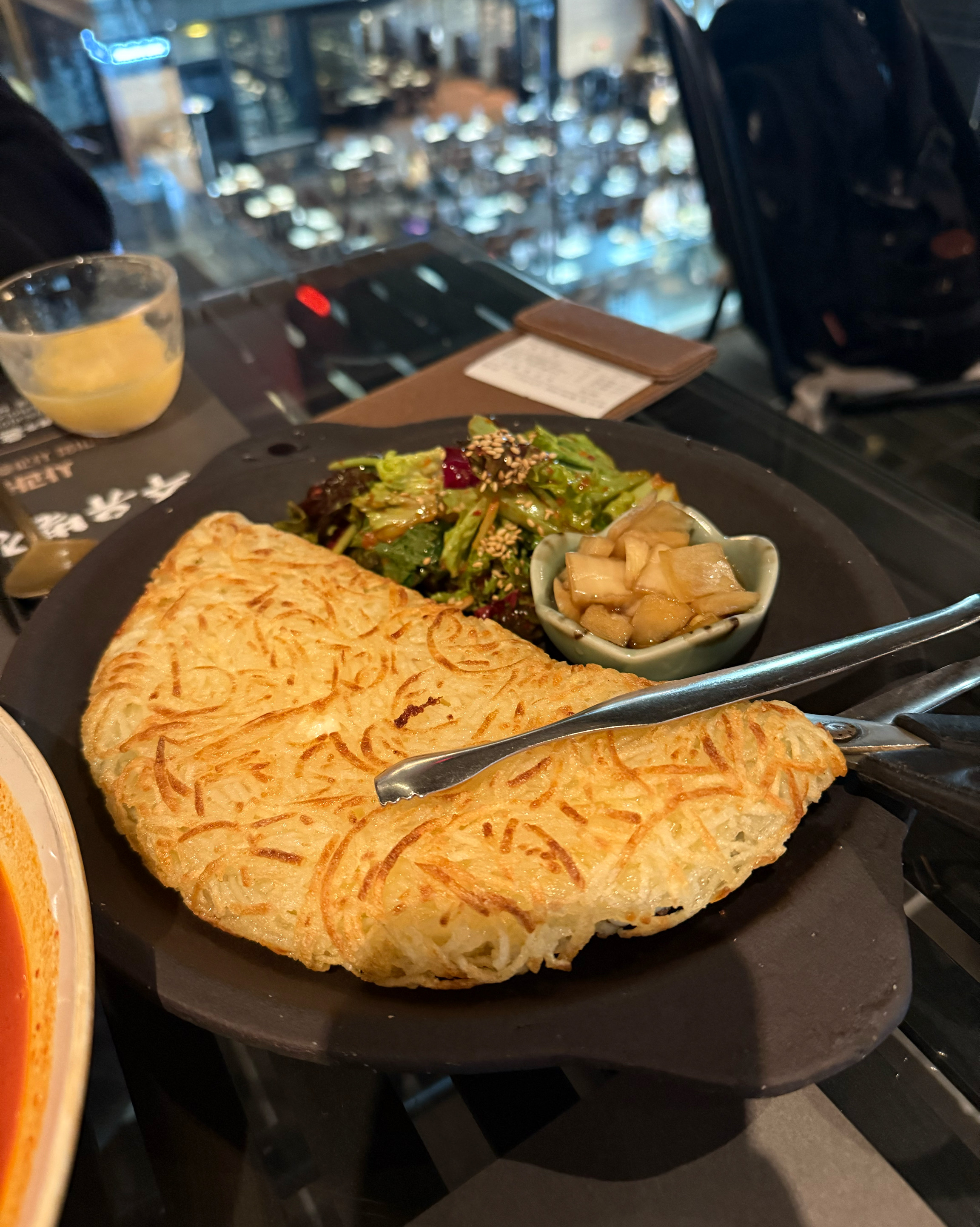 음식맛은 있었으나 안내해주는곳 바로 옆자리였는데 - 종로 맛집 주유별장 광화문점