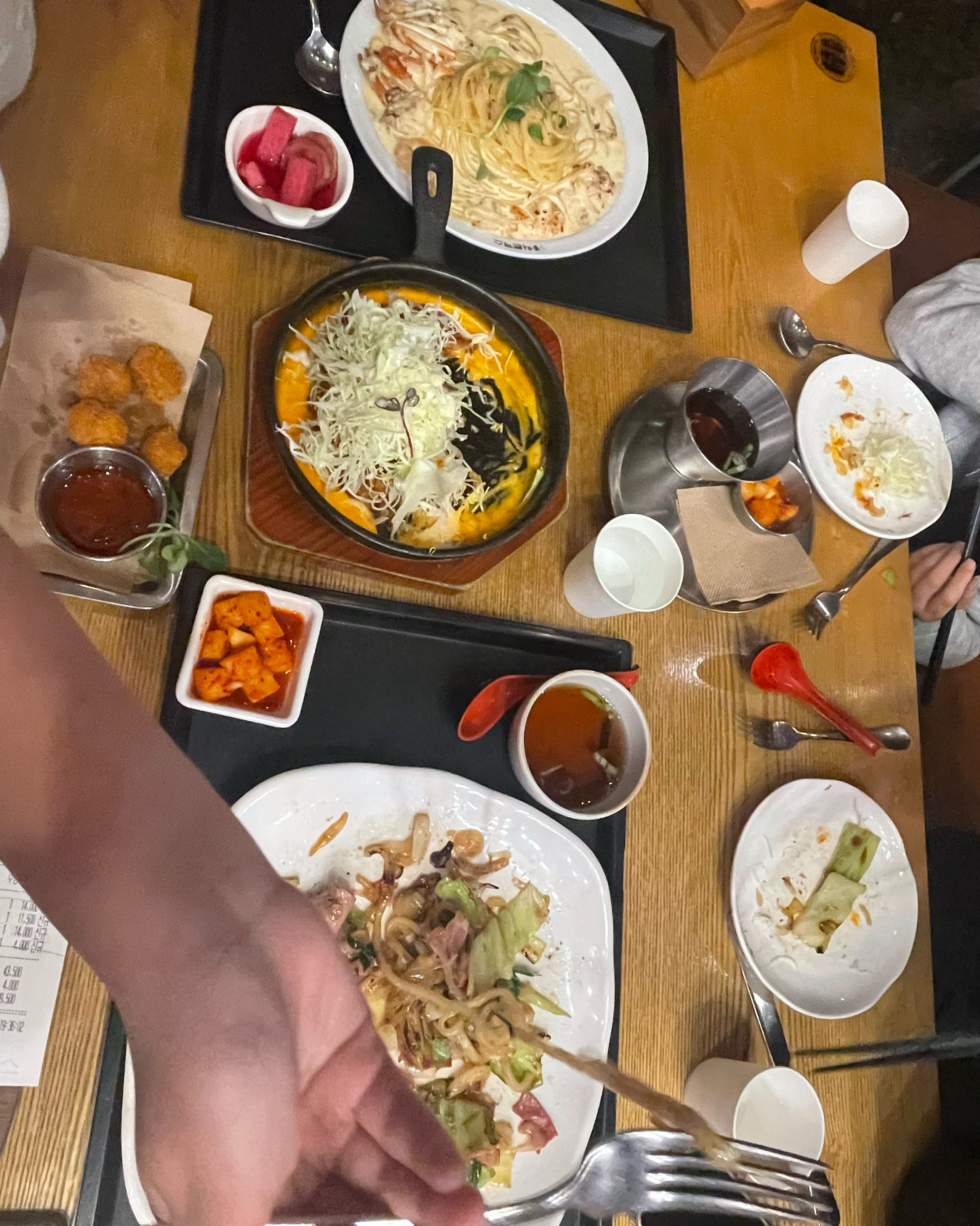 아이가 좋아하는 볶음우동 아빠가 좋아하는 치즈돈까스. 파스타 양많고 다 맛있어요~~~~ - 온양온천 맛집 홍익돈까스 온양온천점