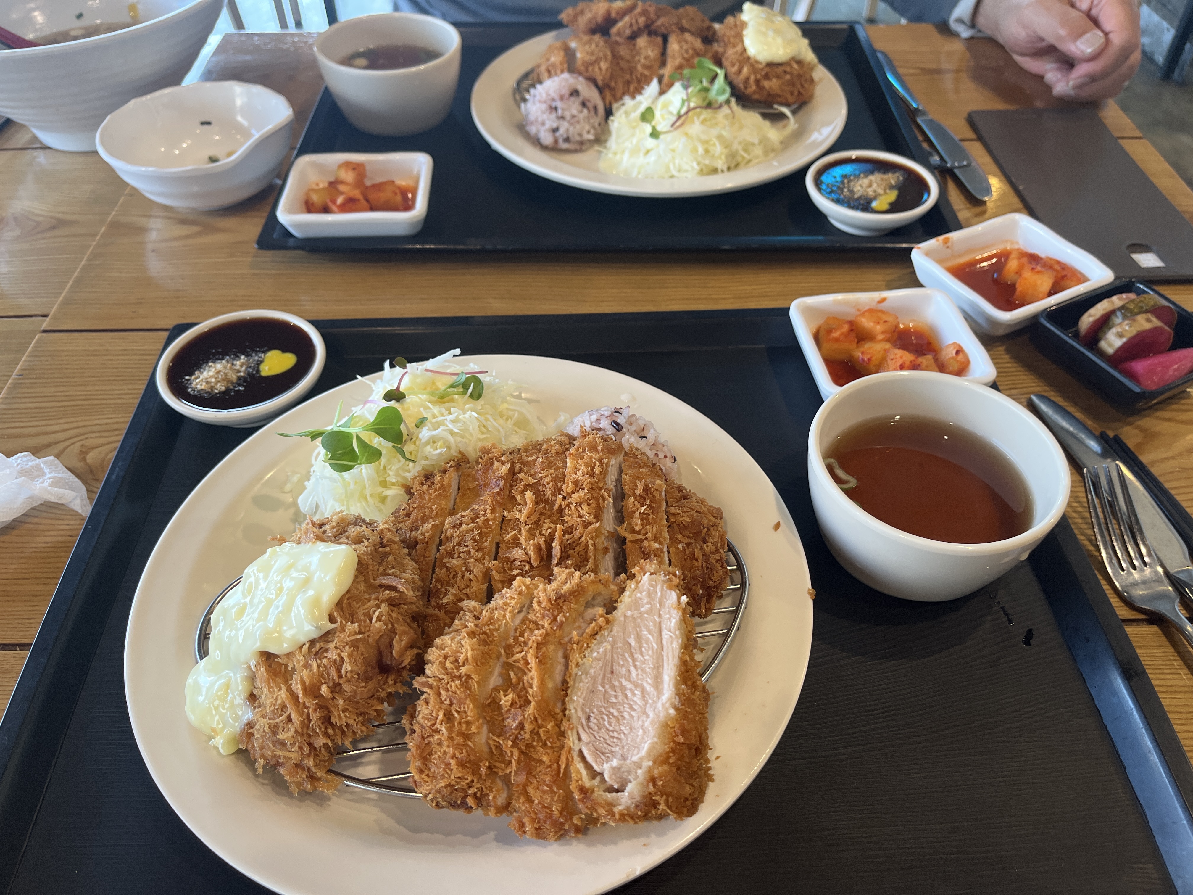 원래 돈가스 좋아해서 밥만먹으면 돈가스인데 집도 가깝고 맛도 좋아서 항상 즐겨옵니다 🧡 역