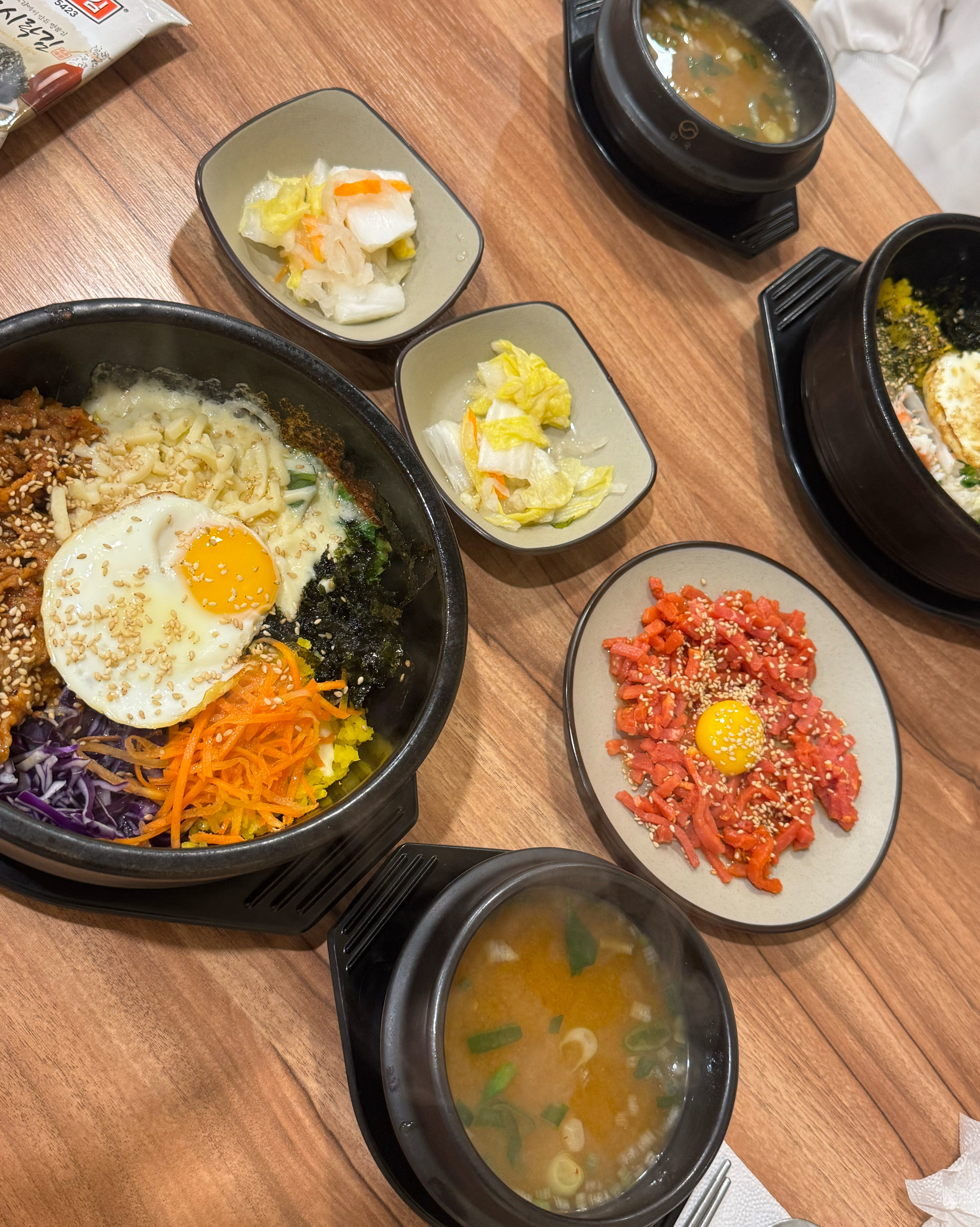 엄마랑 게딱지장비빔밥이랑 치즈제육돌솥비빔밥시켜서 먹었는데 너무너무 맛있어요~~ - 부산역 맛집 온그릇 비빔밥 중앙점