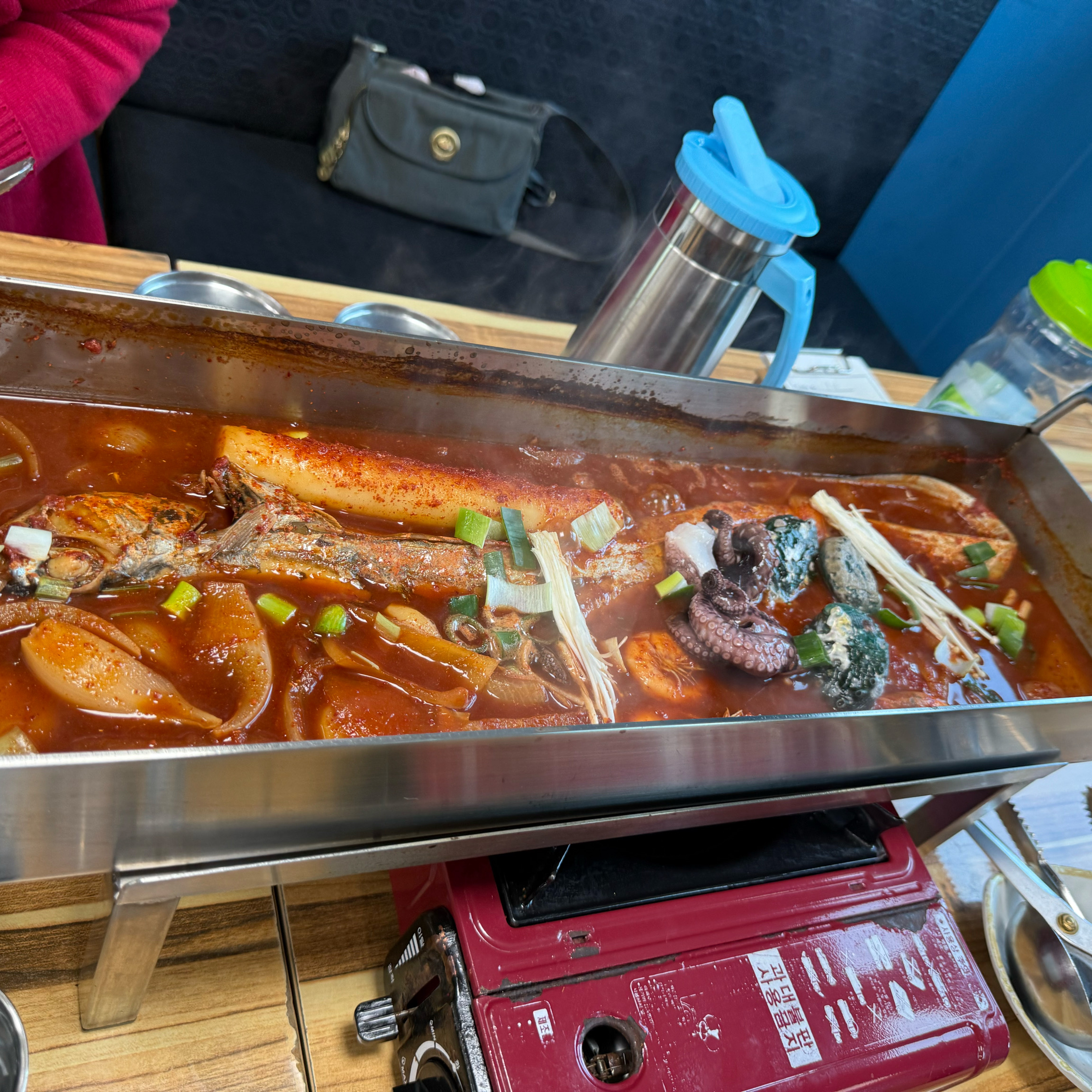 제주 여행 중에 ‘제주마당’에 다녀왔어요. 공항에서 가까워서 도착하자마자 들르기 좋더라고요