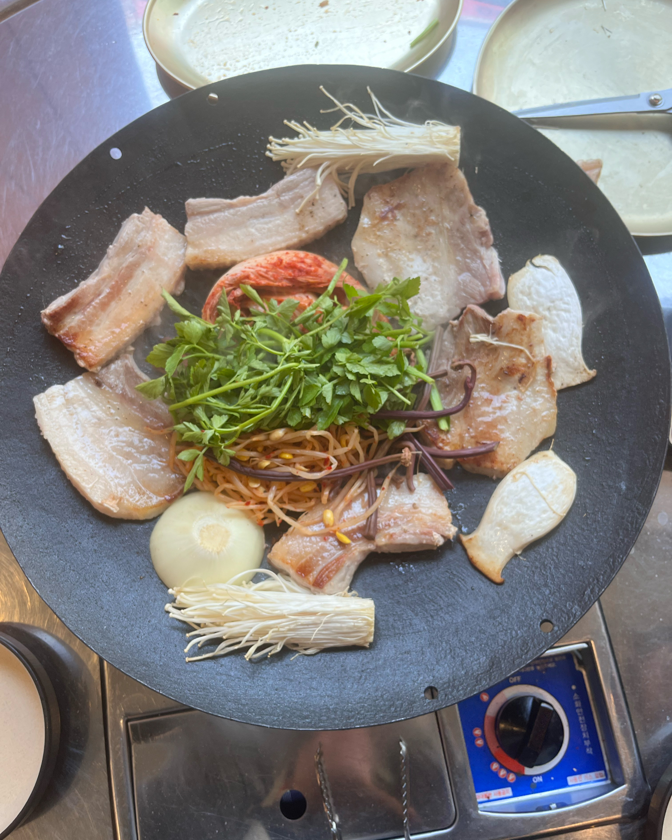 삼겹살이 먹고싶어서 솥뚜껑 삼겹살 집으로 왔는데 너~~~ 무 맛있어요!! - 안양 맛집 오복솥뚜껑 범계점