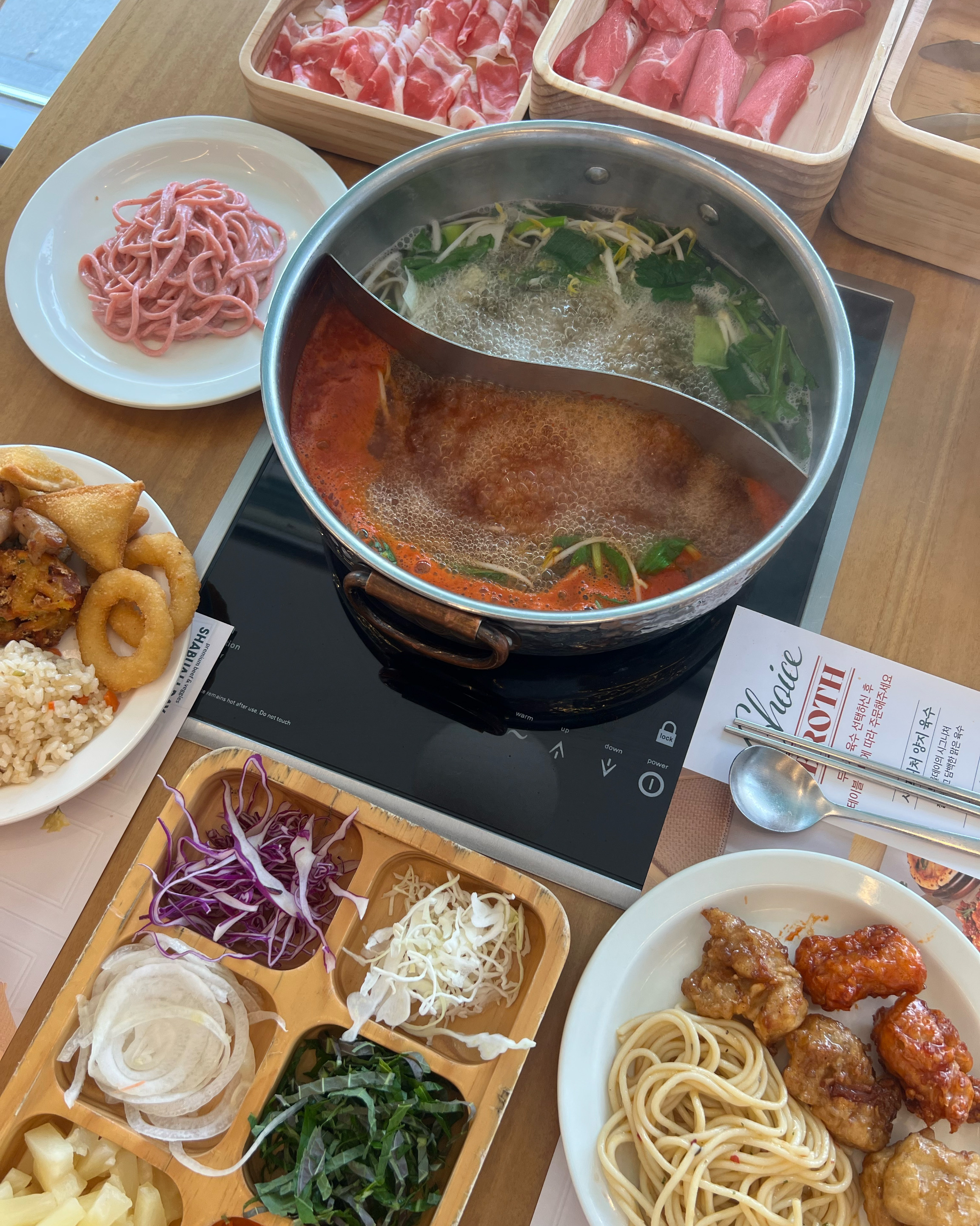 매장도 크고 맛있는게 많아서 좋아요~!주차장도 잘되어있습니다!! - 창원 중동 맛집 샤브올데이 창원의창점