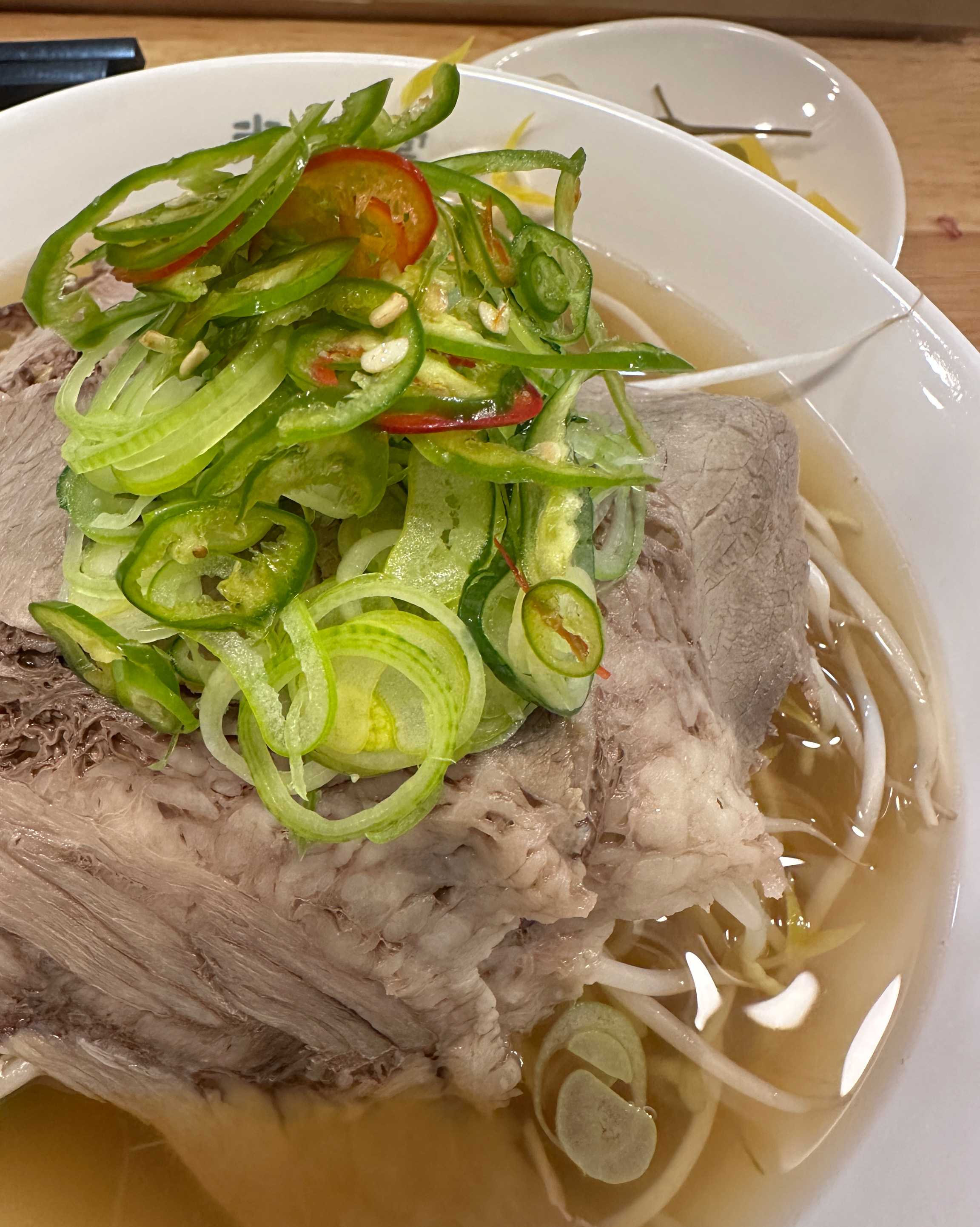 국물도 엄청 깔끔하고 양도 많고 숙주양도 어마어마하고 신선하고 찬도 맛있어요! - 포항 효자동 맛집 미분당 포항점