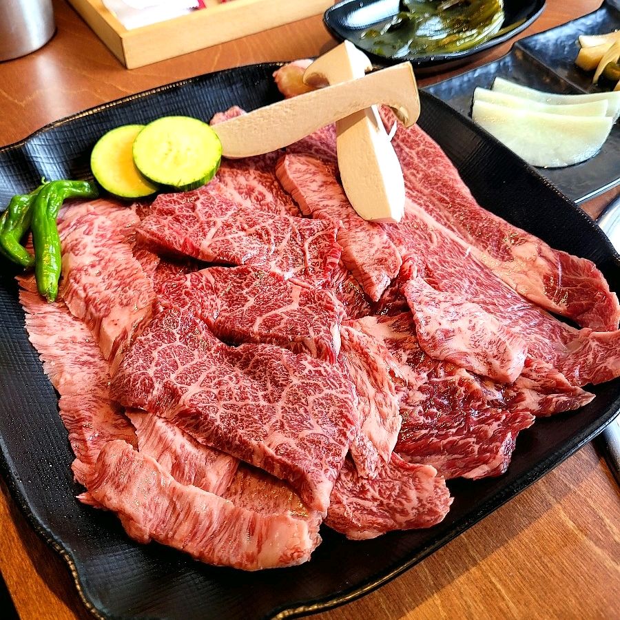 한우모둠세트 먹었는데 이렇게 한우를 많이 주시다니요💜 한점한점 아까워하지 않고 진짜 맛있고