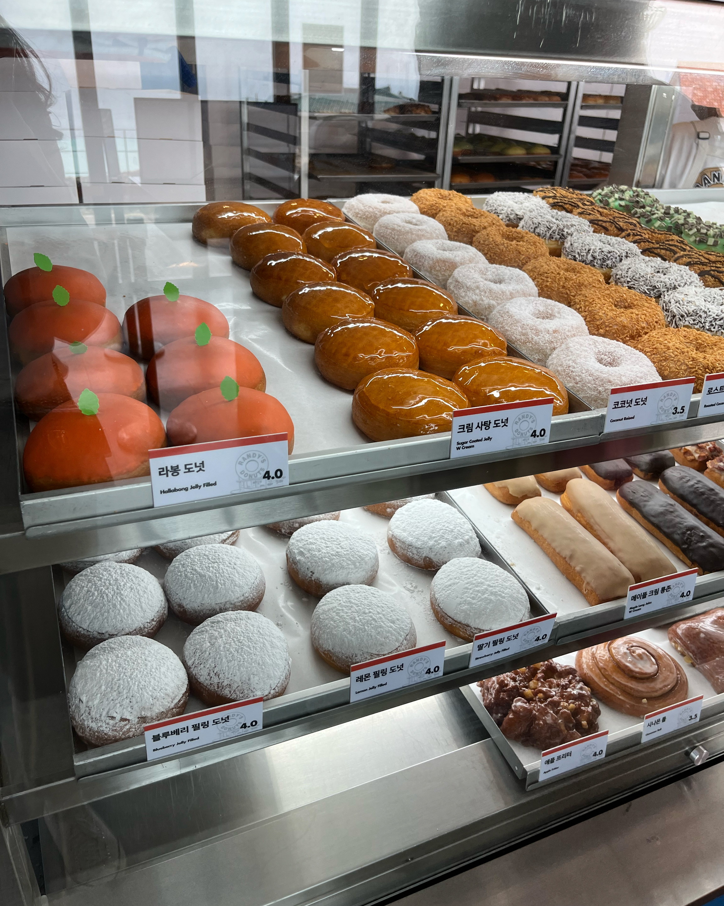 사람없고 날좋을 때 방문해서 완전 촉촉한 도넛 먹었어요ㅠ - 제주 맛집 랜디스도넛 애월점