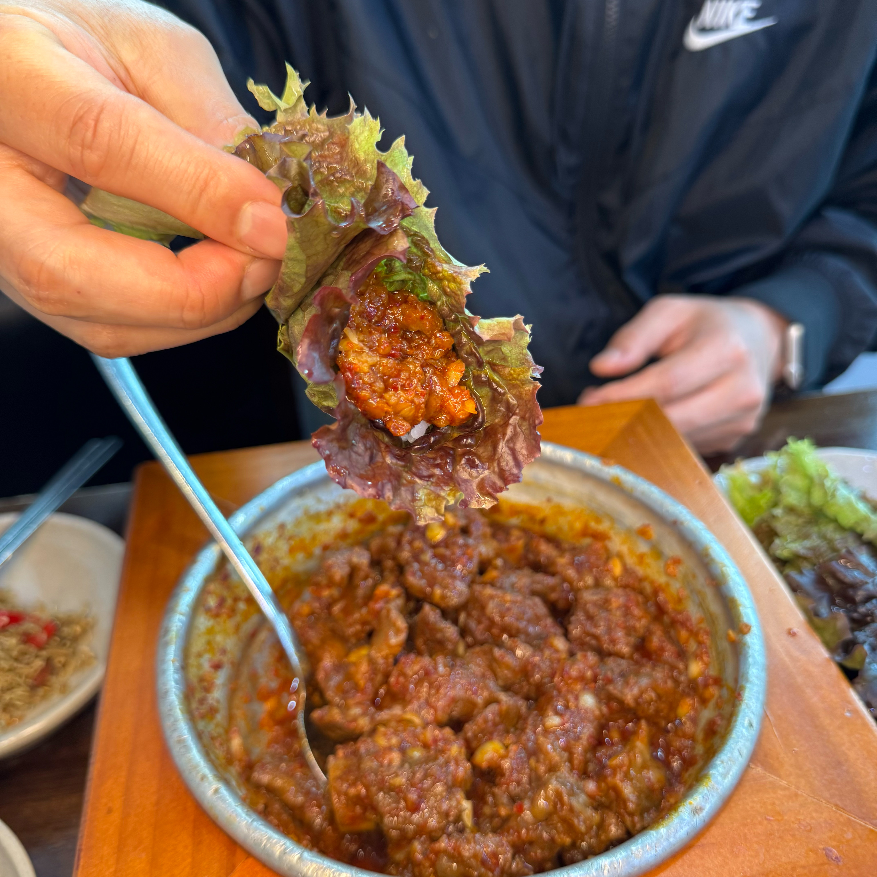 친구가 점심 사준다 해서 검색후 찾아갓는데 진짜 찐맛집입니다👍고기랑 물김치랑 한그룻 먹고 