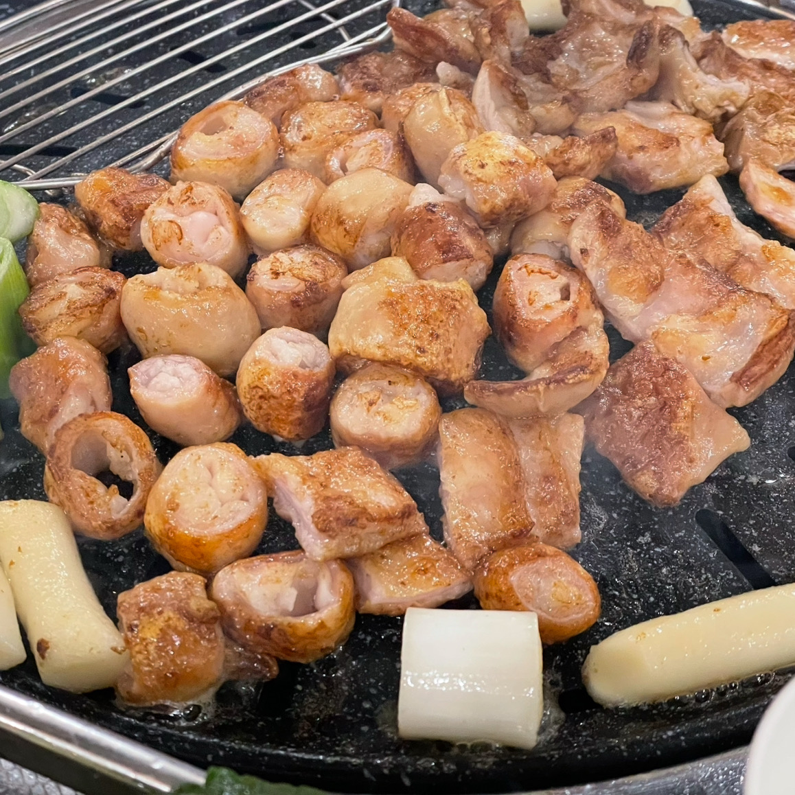 곱이 다른 데에 비해 많아서 고소하고 맛있어요! - 대구 맛집 찬앤찬막창