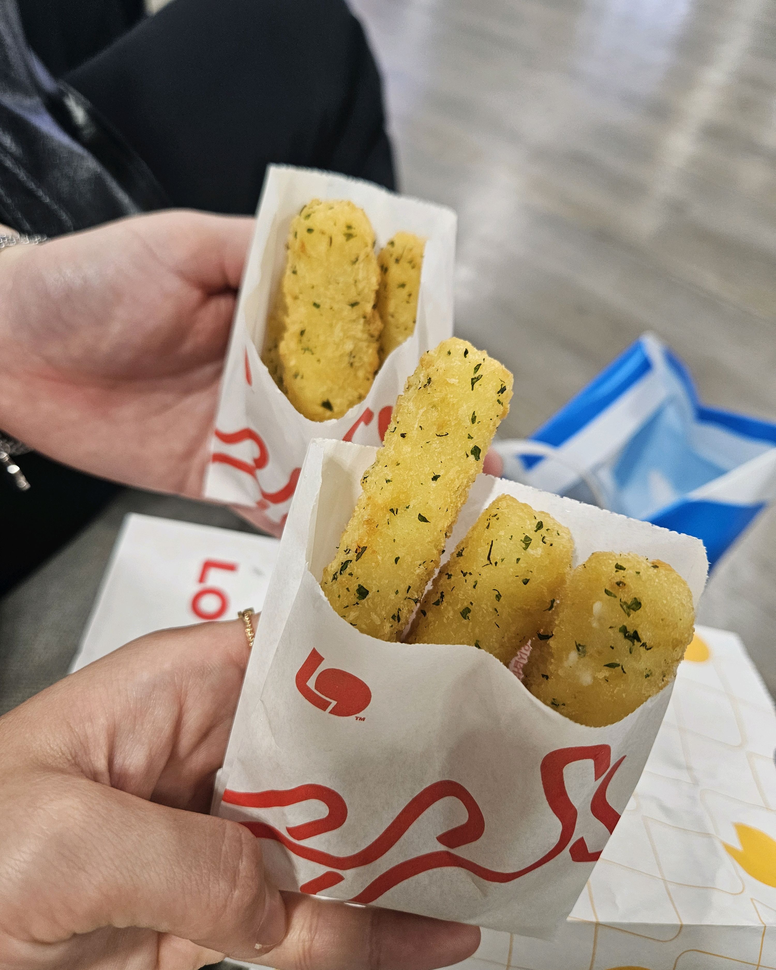 비행기 기다리면서 출출해서 치즈스틱~~ - 제주 맛집 롯데리아 제주공항국내선탑승점