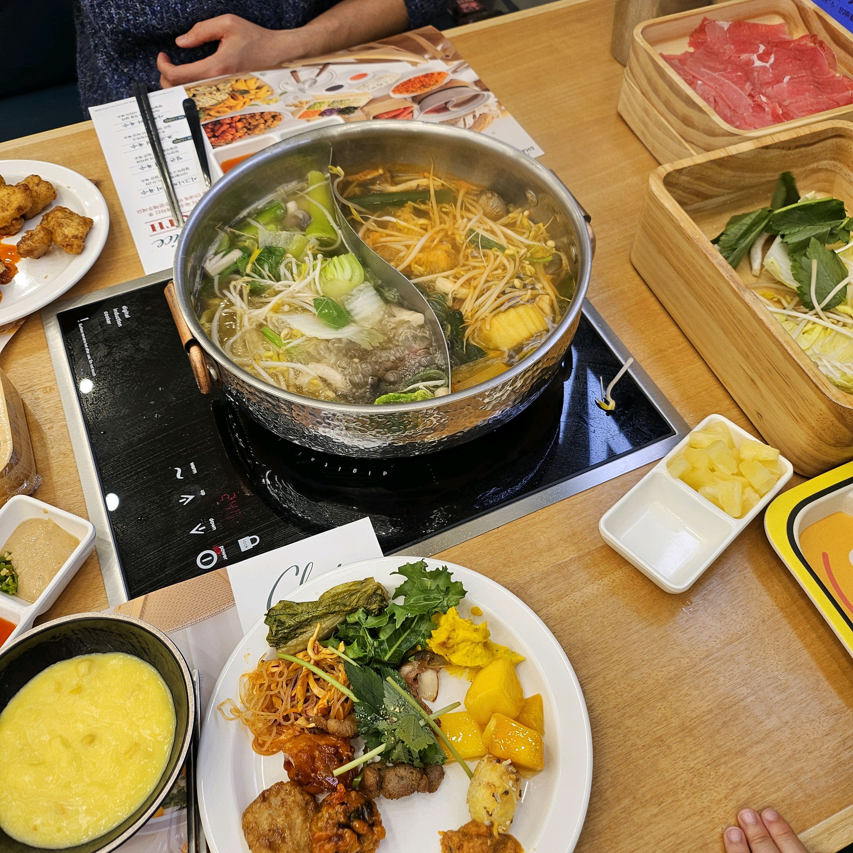 주차편하고 매장도 깨끗하고 좋아요 - 오산 갈곶동 맛집 샤브올데이 오산갈곶점