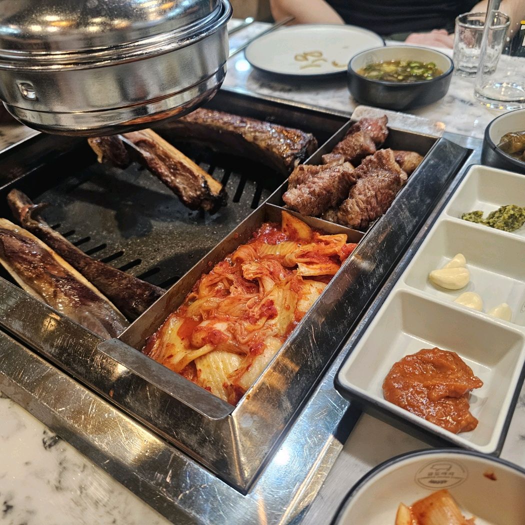 넓고 친절해서 좋았습니다 - 인천 맛집 금도야지 루원시티본점