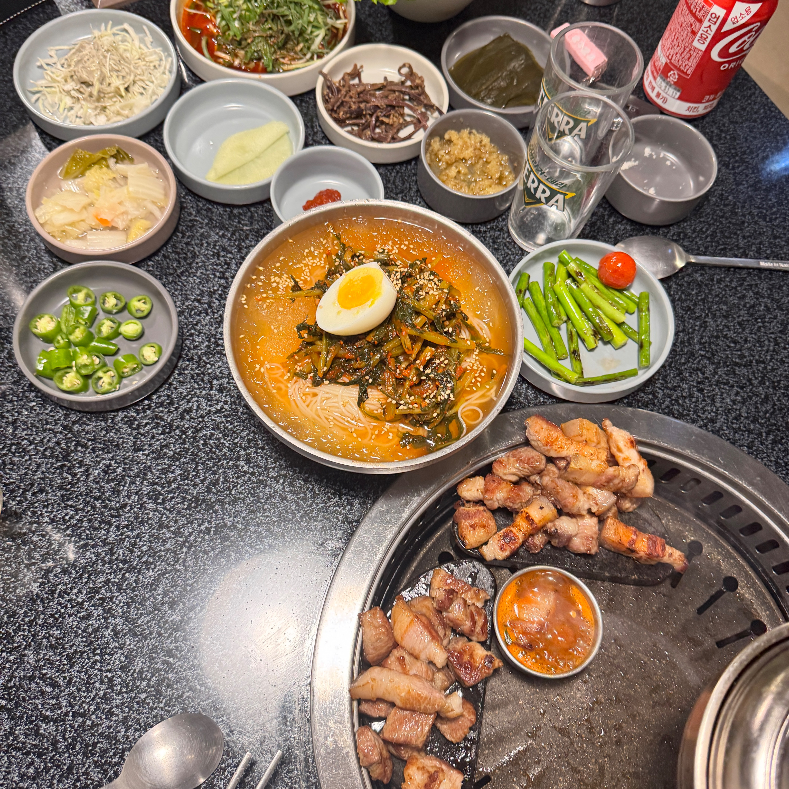 고기 부드럽고 진짜 너무 맛잇어요!! - 제주 맛집 오직흑돼지 제주공항본점