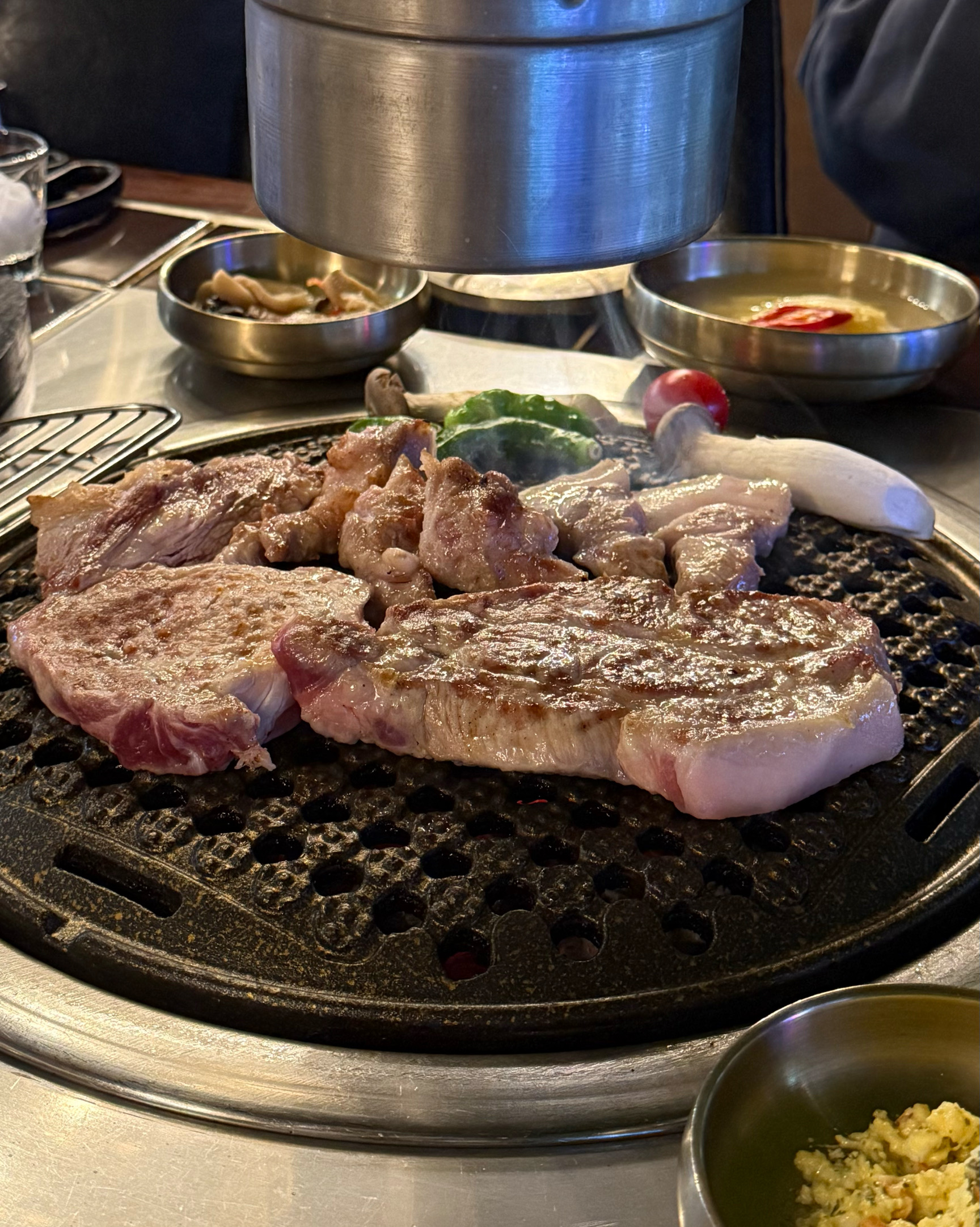 고기 직접 구워주시고 육질도 좋아서 맛있어요!! 직원분들 모두 친절하셔서 기분 좋게 식사하