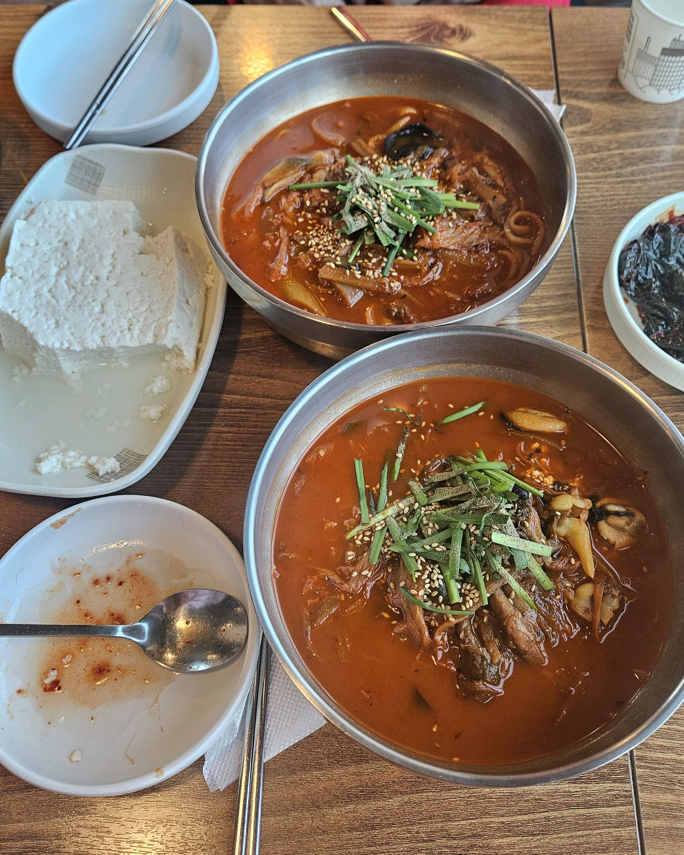 원래가려던곳이 웨이팅이 많아서 근처 검색하고 갔는데 탁월한 선택이었어요. 짬뽕 순두부와 짬