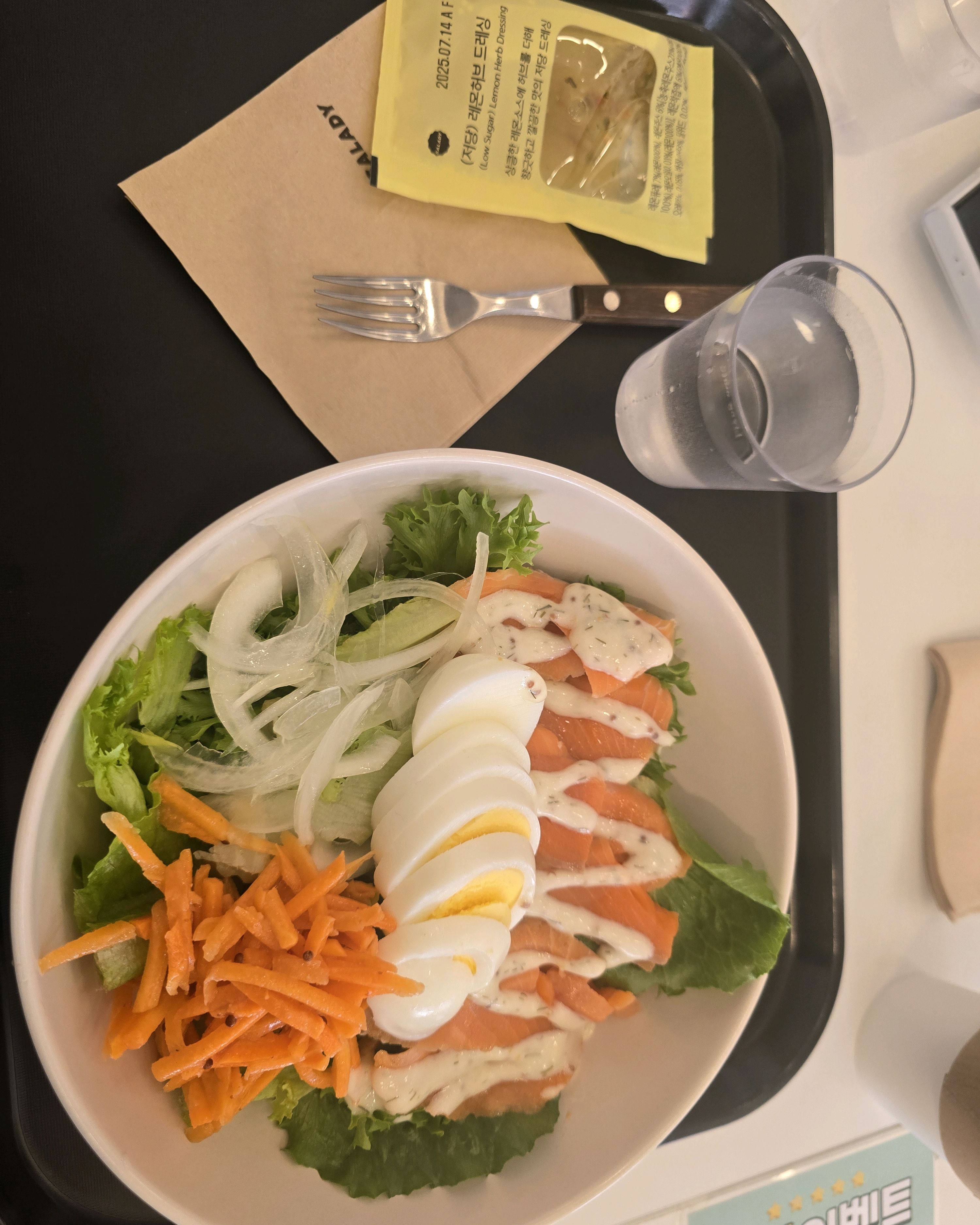 연어가 신선하네요. - 불당동 맛집 샐러디 천안불당점