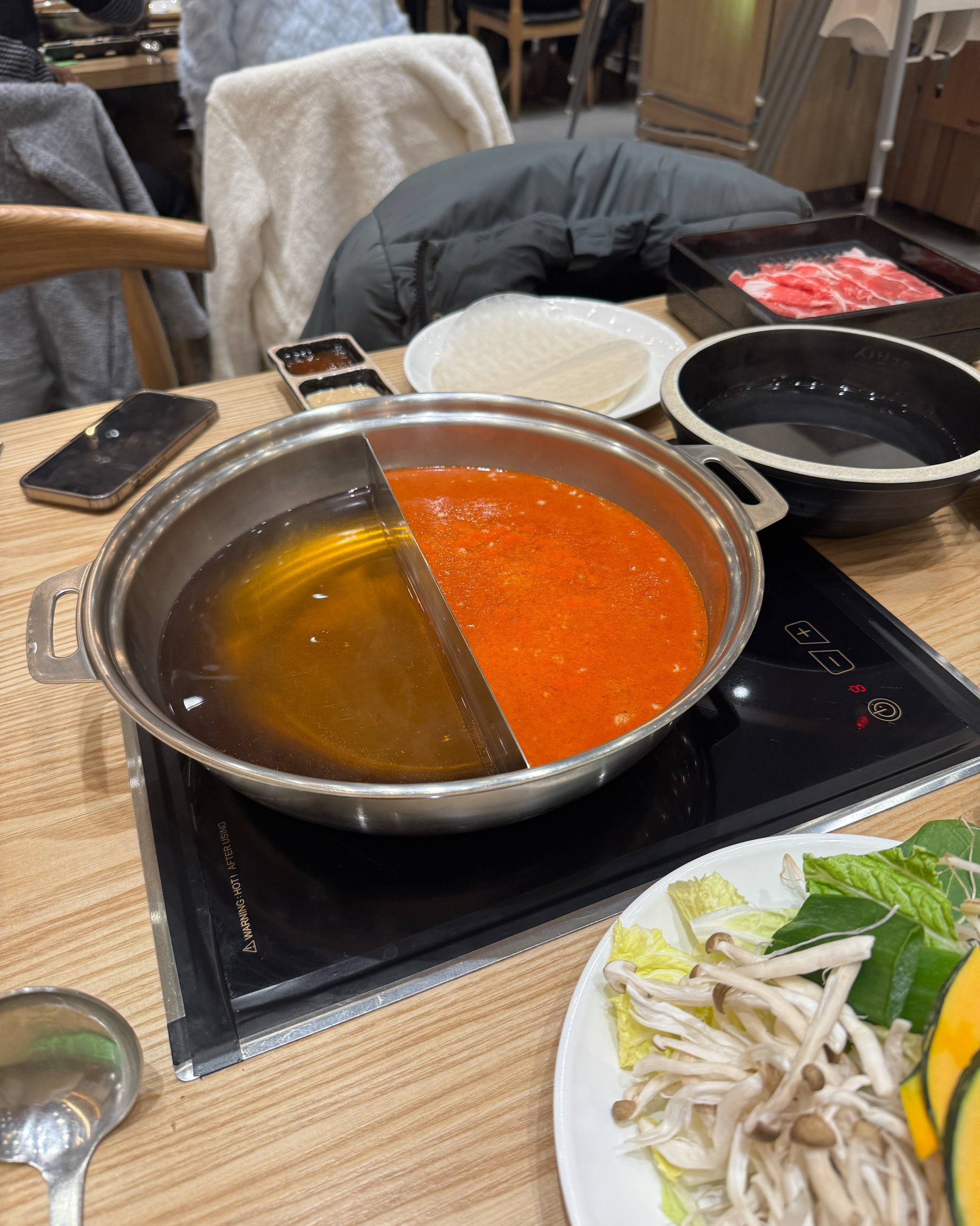 너무 비싸지 않은 가격으로 샤브샤브를 무한으로 즐길 수 있어서 좋아요 !! 😍 언제나 손님