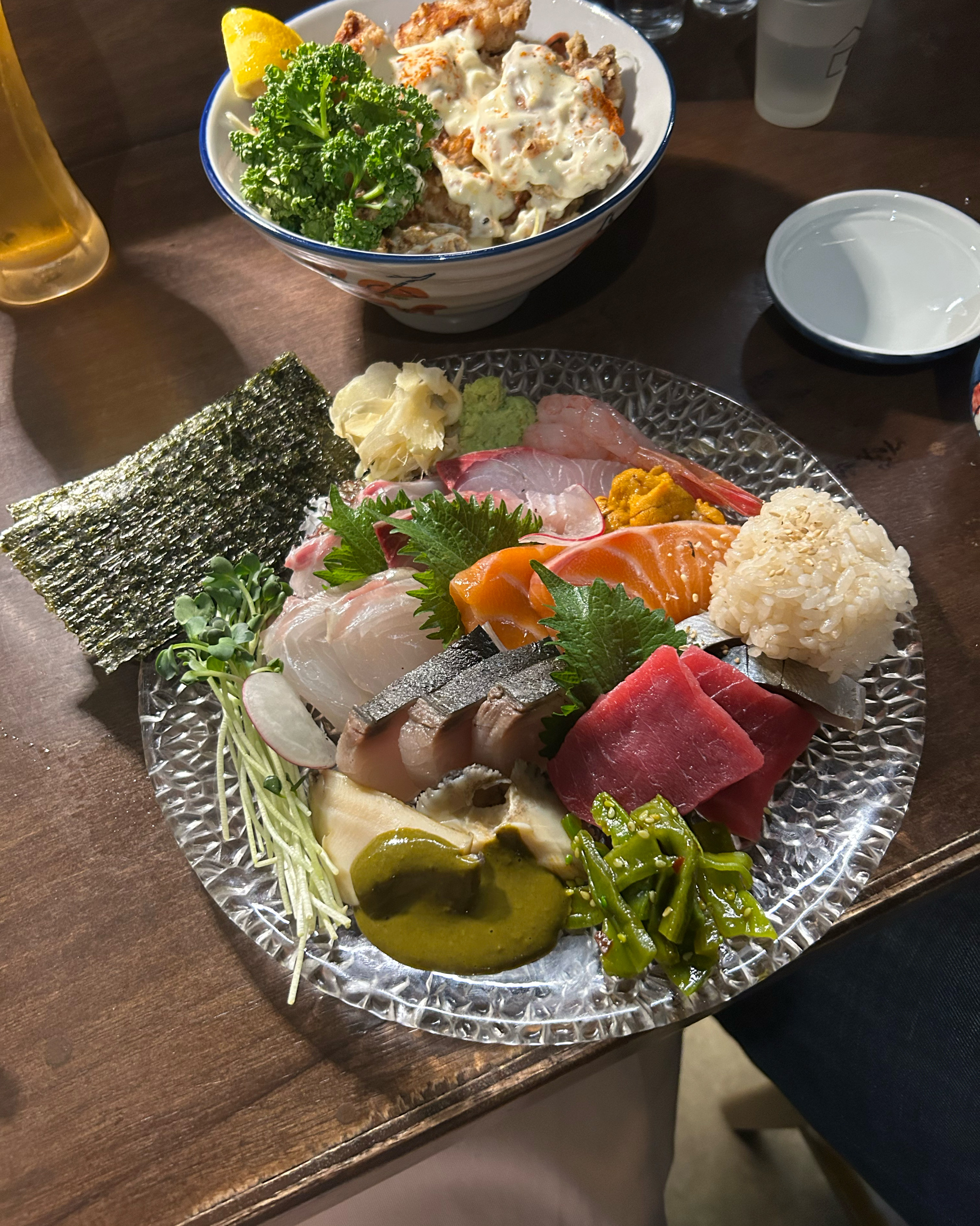 모둠 사시미 숙성 정도도 좋고 닭연골 가라아게가 정말 맛있었어요!! 데이트 하기 좋은 분