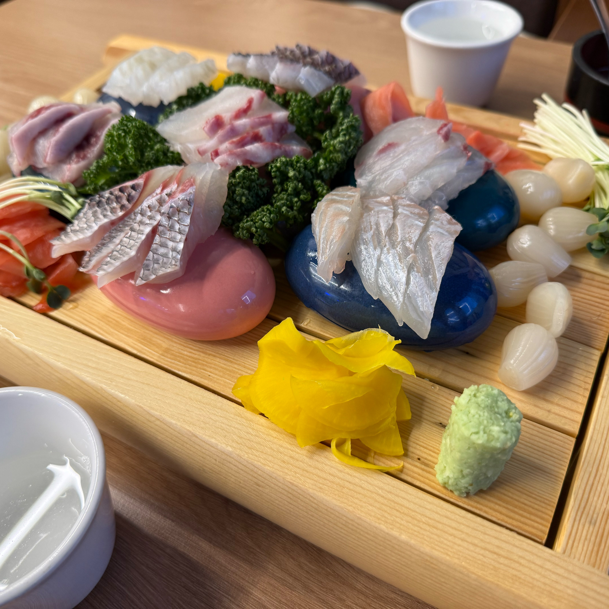 오랜만에 회가 먹고싶어서 찾아보다가 리뷰가 좋아서 방문했는데 정말 맛있었습니다. 튀김이랑