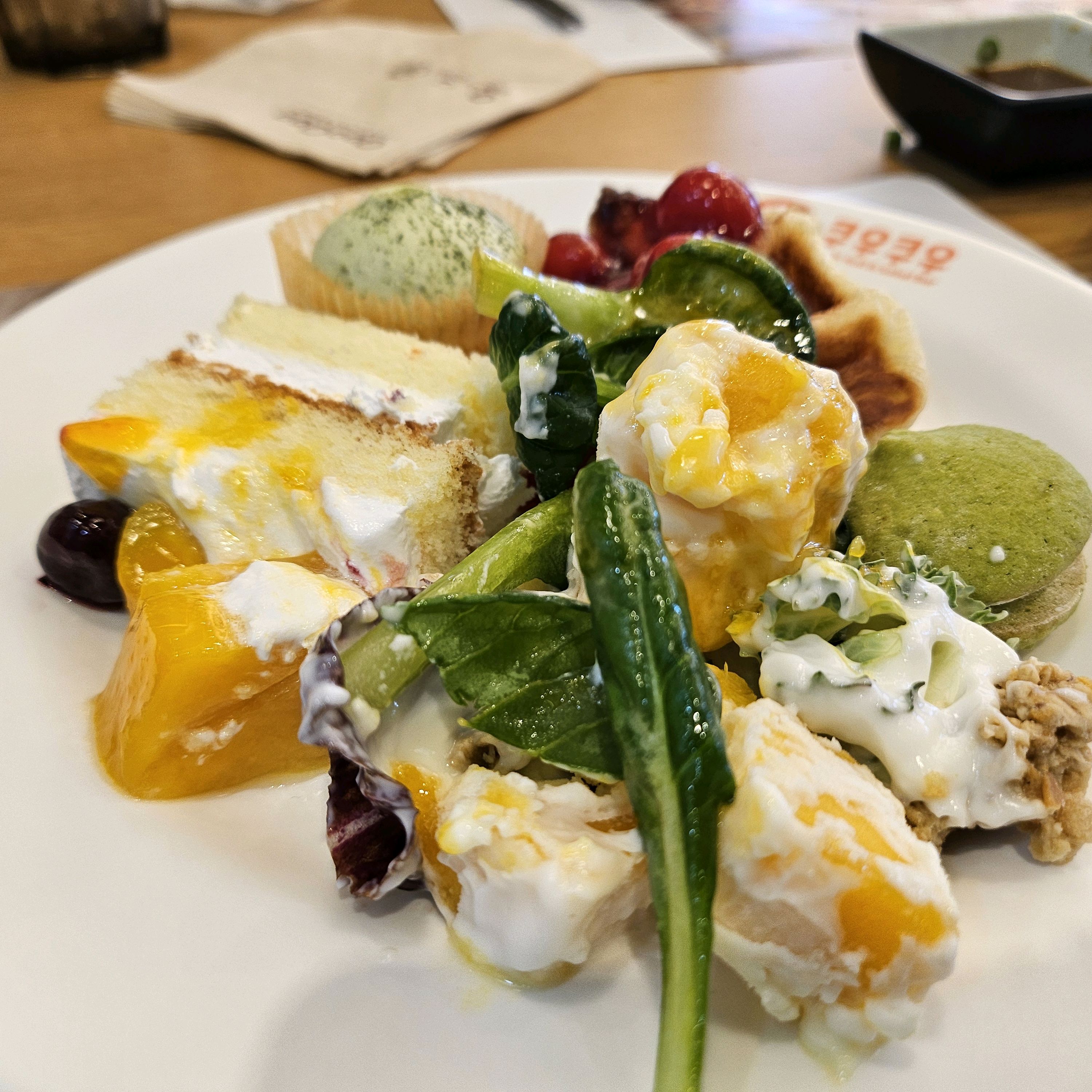 금요일이라 그런지 점심에도 사람이 많더라구요 - 광주 상무지구 맛집 쿠우쿠우 광주상무점