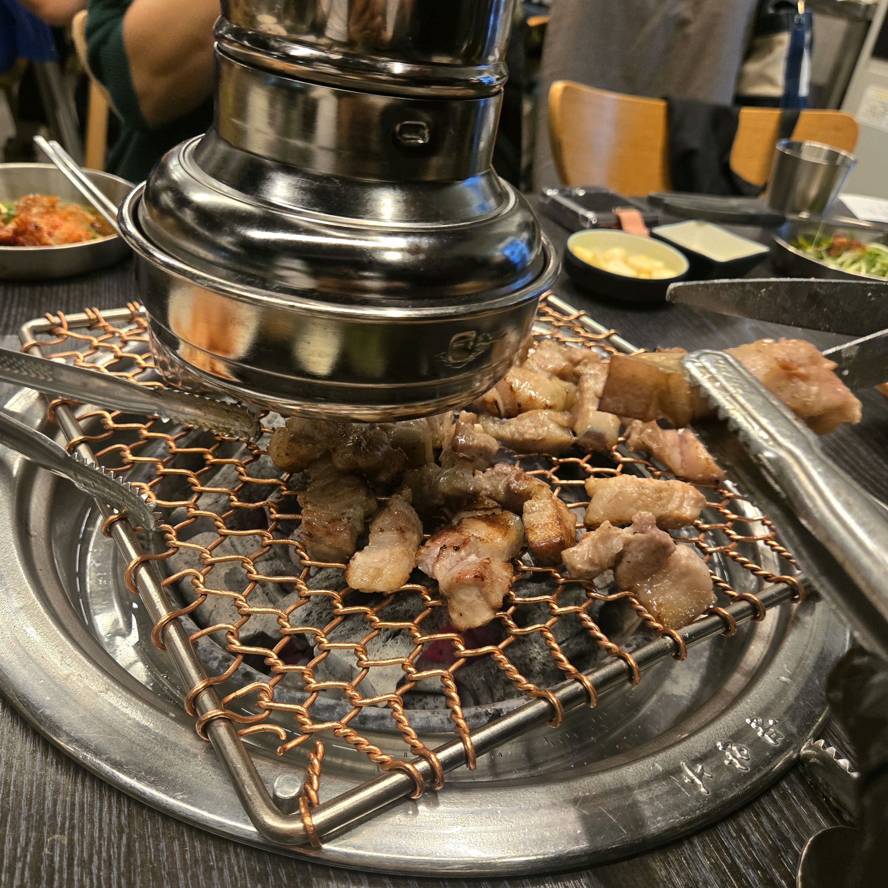 동료들과 여행으로 처음방문했는데 서비스 좋고 친절해요~ 배고픈데 예약하고 바로 먹을 수 있