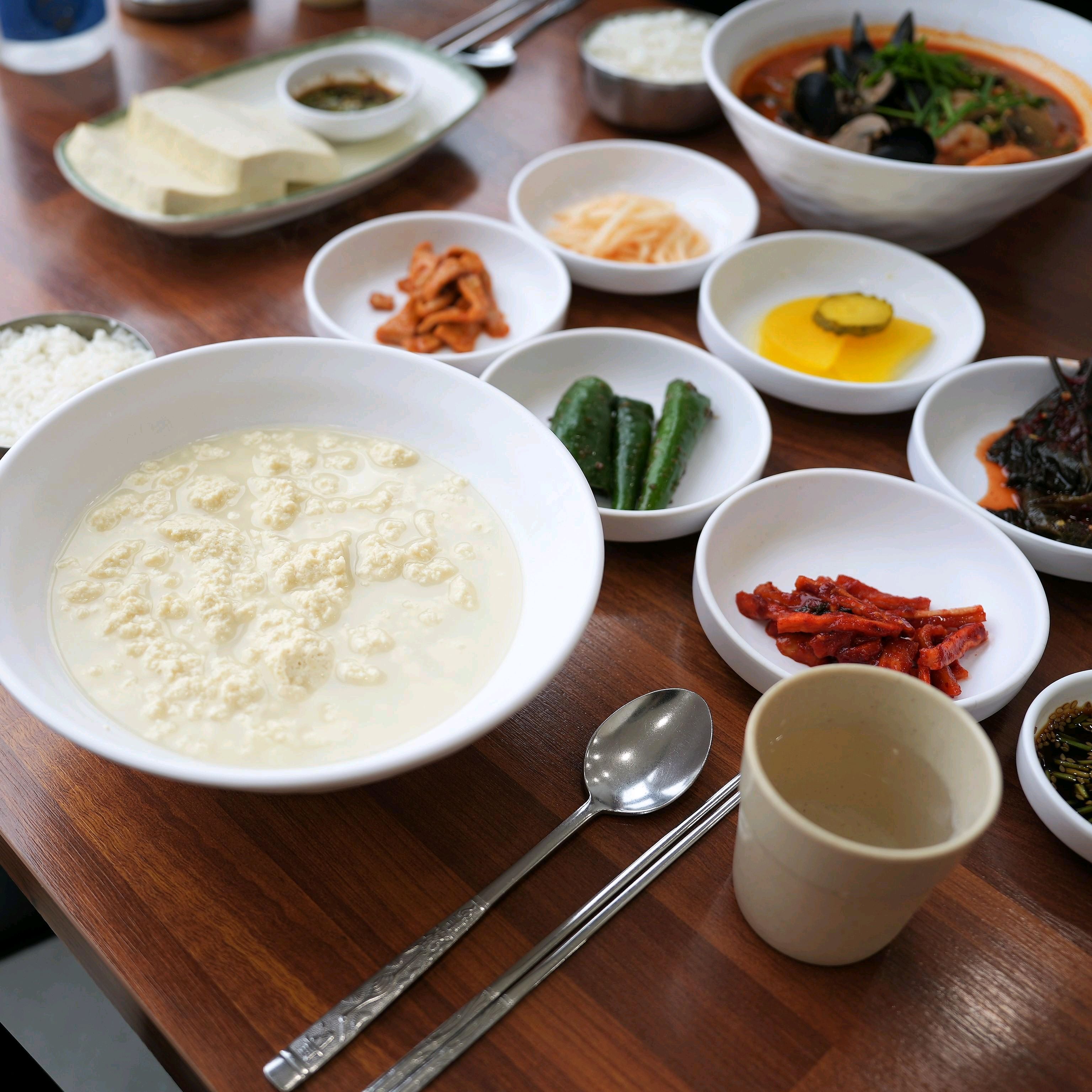 순두부가 끝내줍니다. 깔끔하게 담아주셔서 비주얼도 좋고 맛도 정말 일품입니다. 주문하자마자