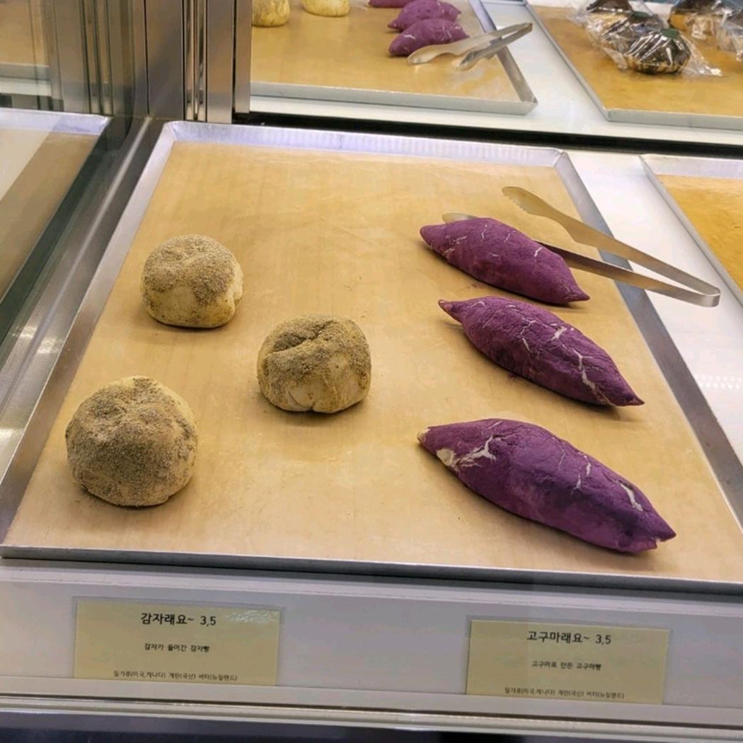 말차바닐라크림라떼와 와르르쉬폰케이크 조합이 정말 좋았습니다 커피와 디저트가 다양해서 고르기