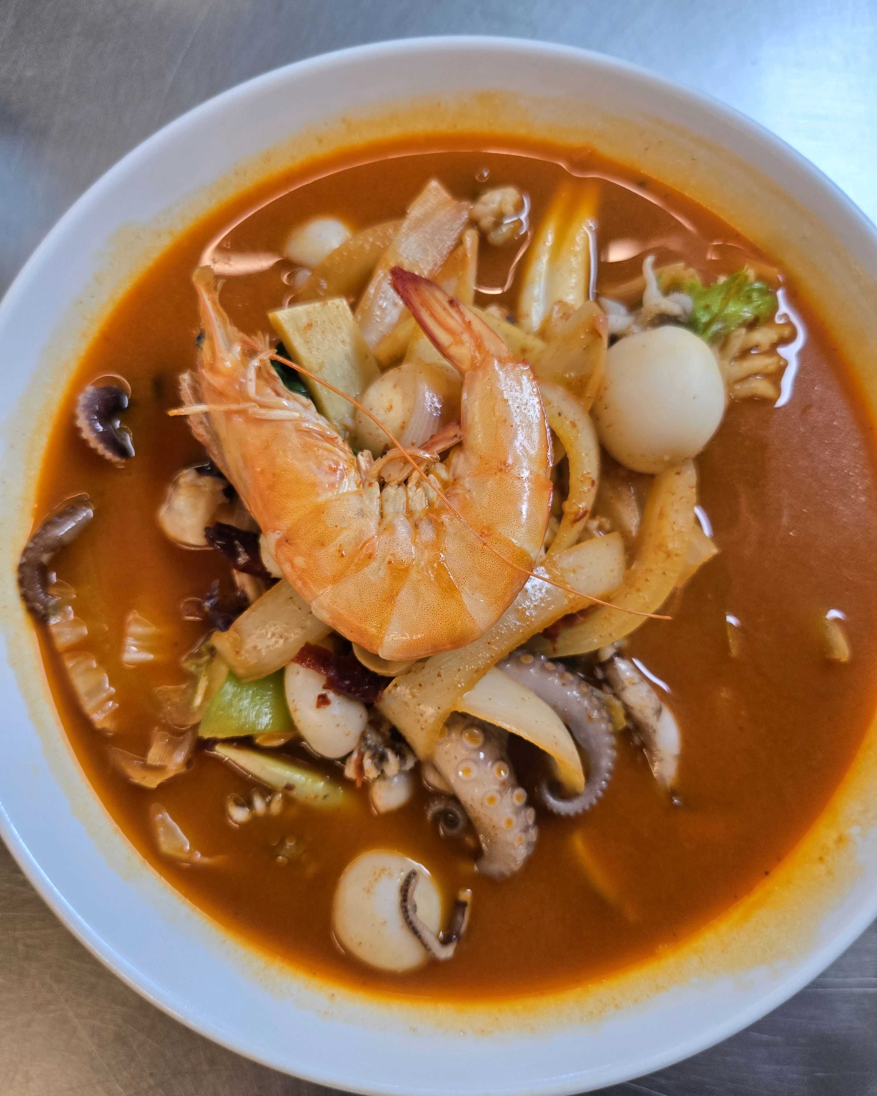 친구들이랑 나들이 삼아 올림픽공원을 산책하고, 근처 맛집 검색을 했더니 가구거리 뒷쪽이고