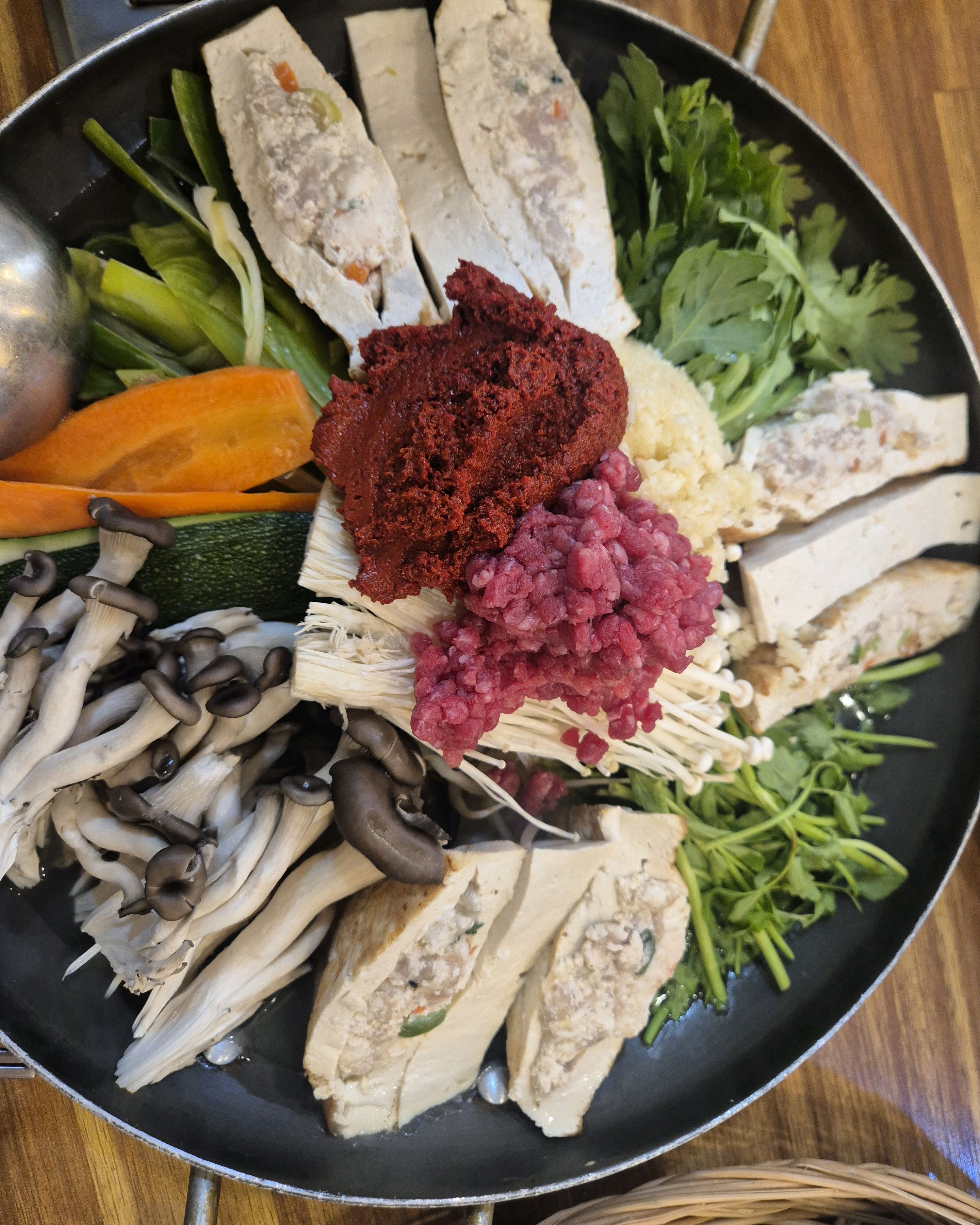 소문만 듣고 처음 왔는데 정말 맛있네요 - 대전 맛집 매봉식당 계족산본점