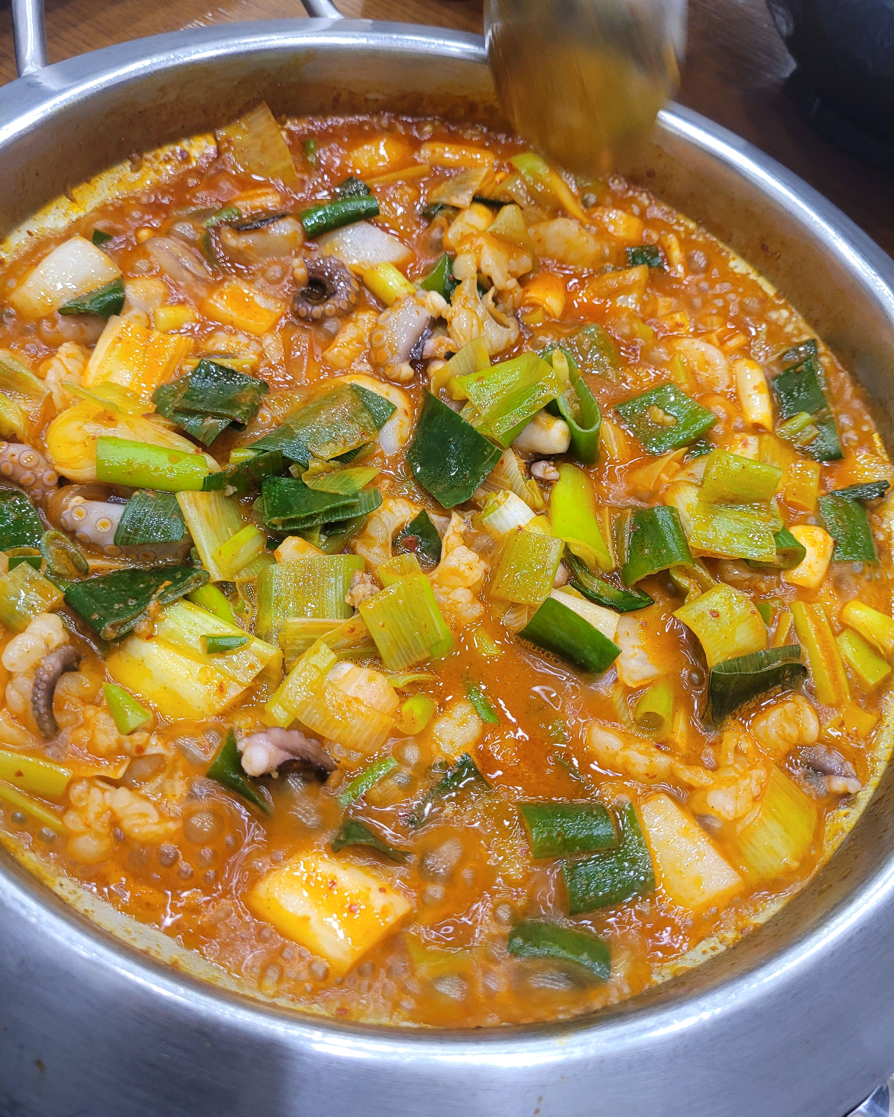 언제나 믿고 먹는 낙곱새에요! 오랜망에 와도 역시나 맛있어요❤️❤️ - 불당동 맛집 사위식당 불당점