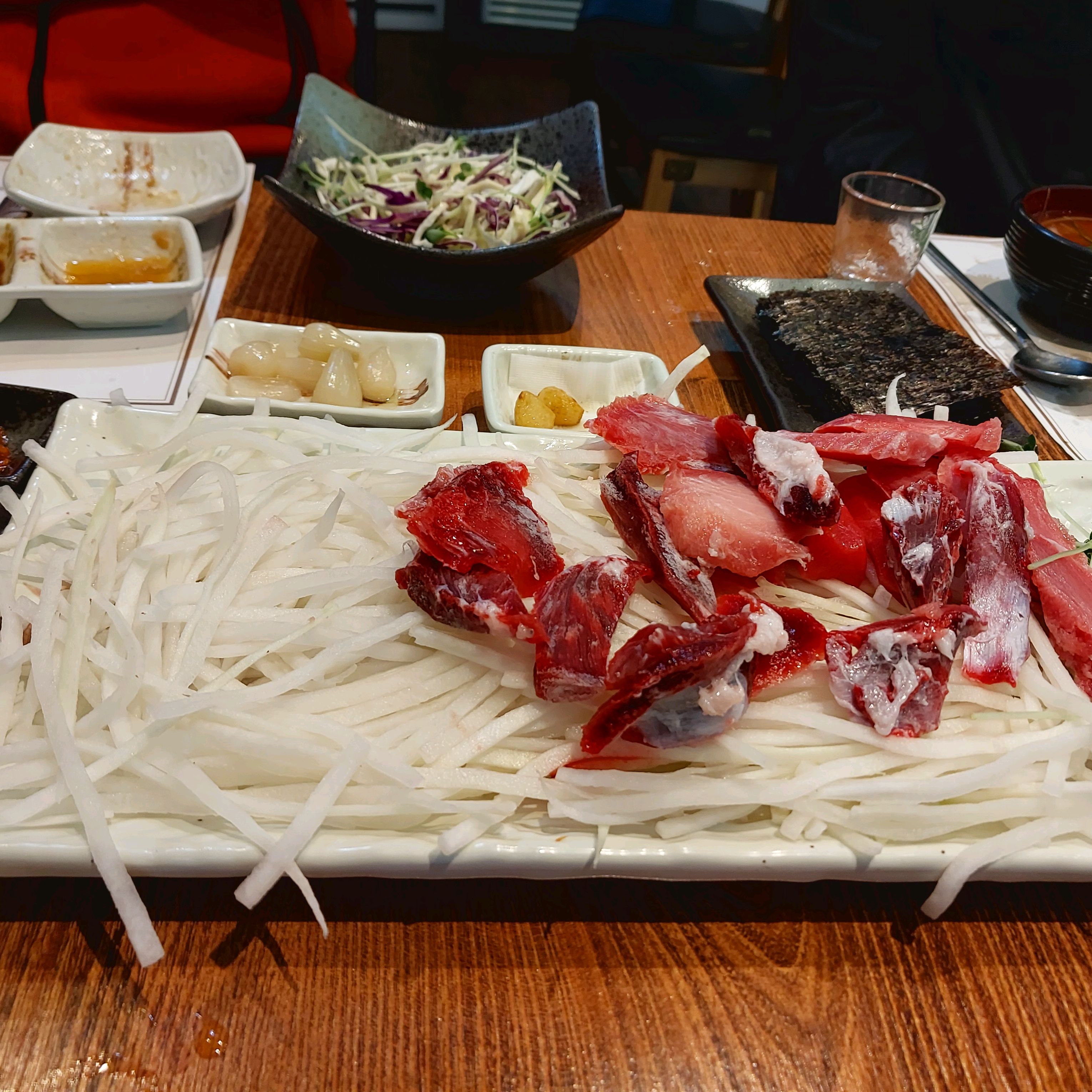 늦은시간에 마라도 갔는데도 참치마라도 사장님이 반겨주시고 최고로 맛있는 참치로 주셨어요. - 스퀘어원 맛집 애슐리퀸즈 스퀘어원 인천점