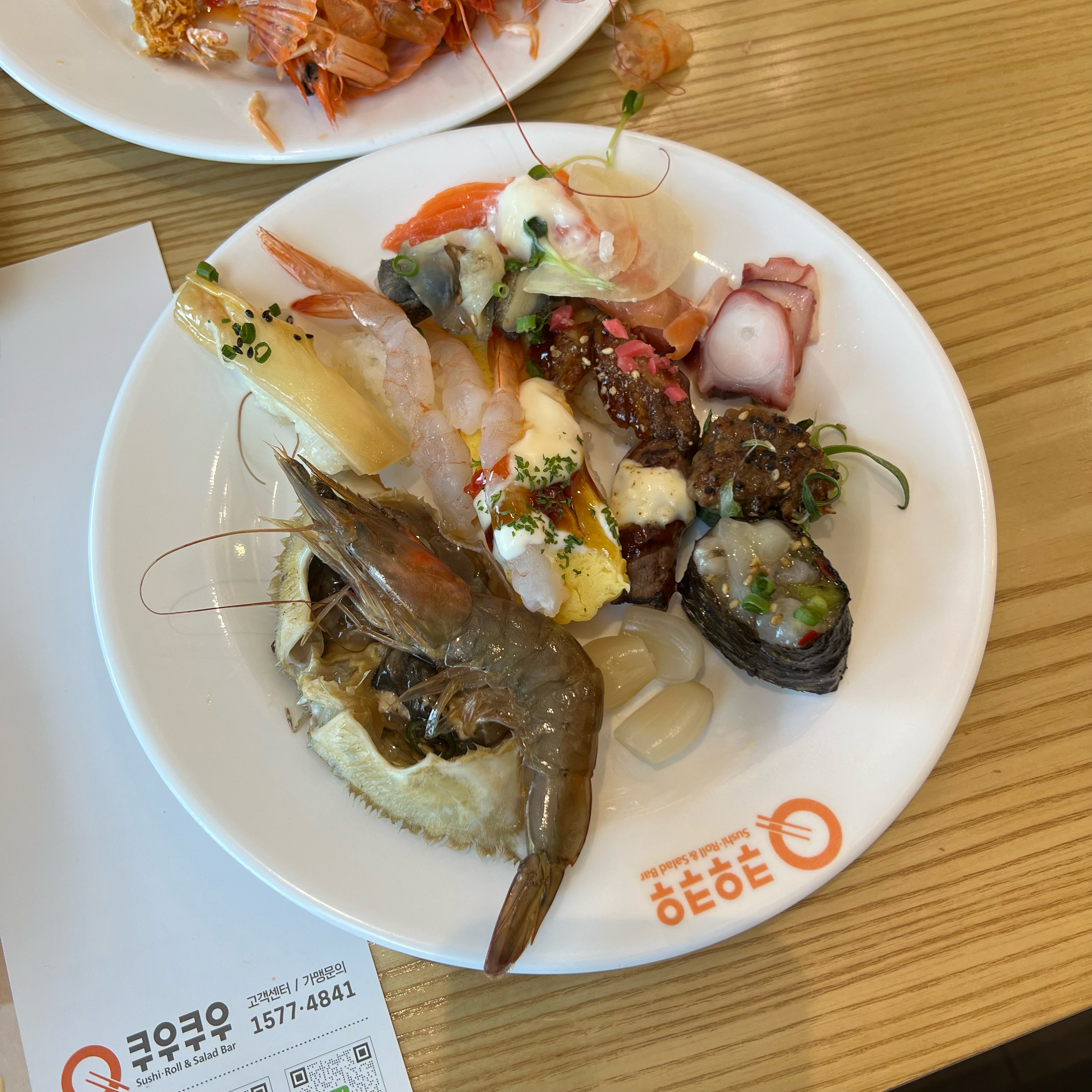 스시류나 익힌 해물요리 가성비가 좋아요. 꽃게찜이나 새우, 가리비, 초밥만 먹어도 본전은