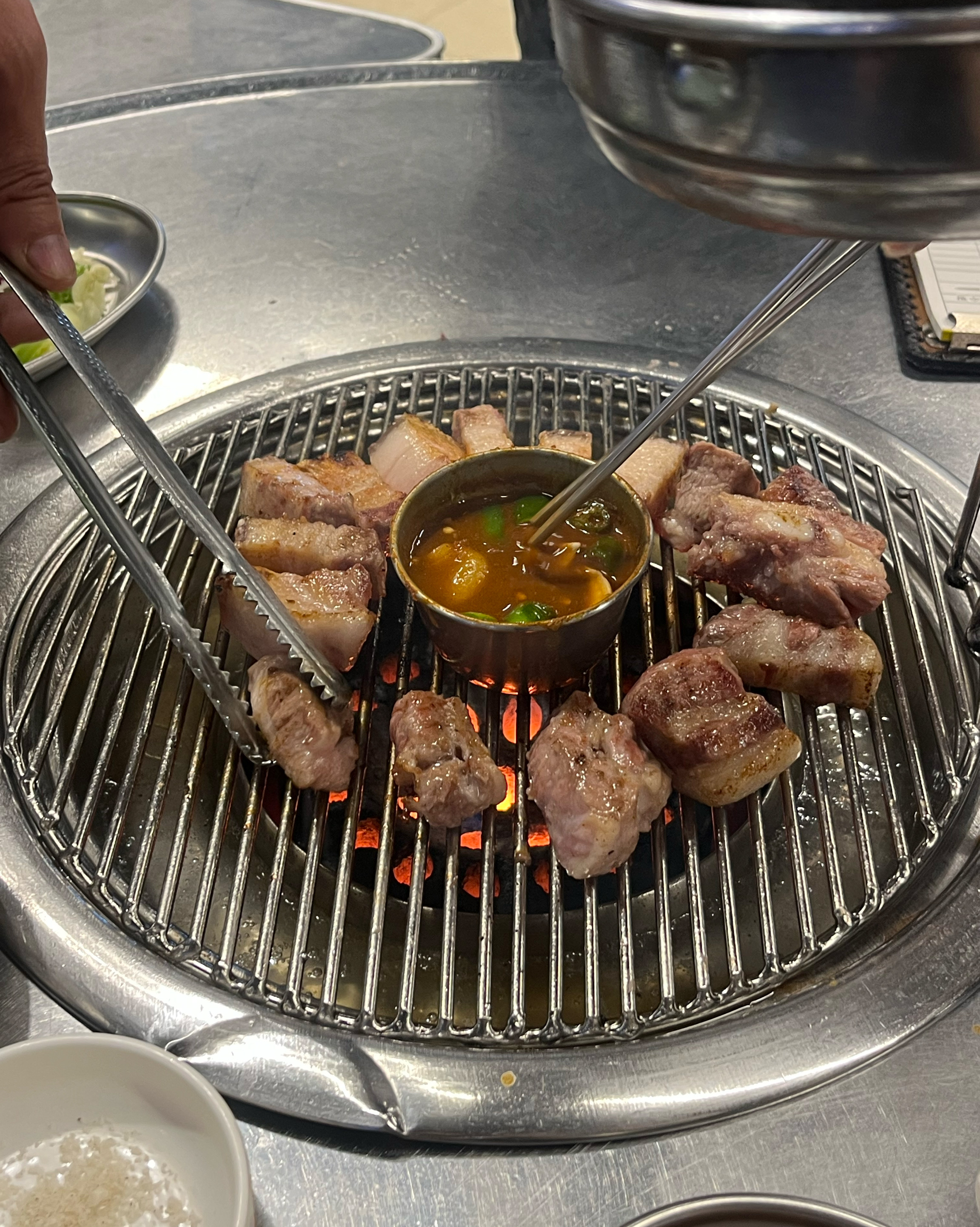 제주도를 왔다갔나 의심스러울 정도로 제주에서 먹었던 맛 그대로입니당! 🤍 - 천호동 맛집 돈사돈 강동직영점