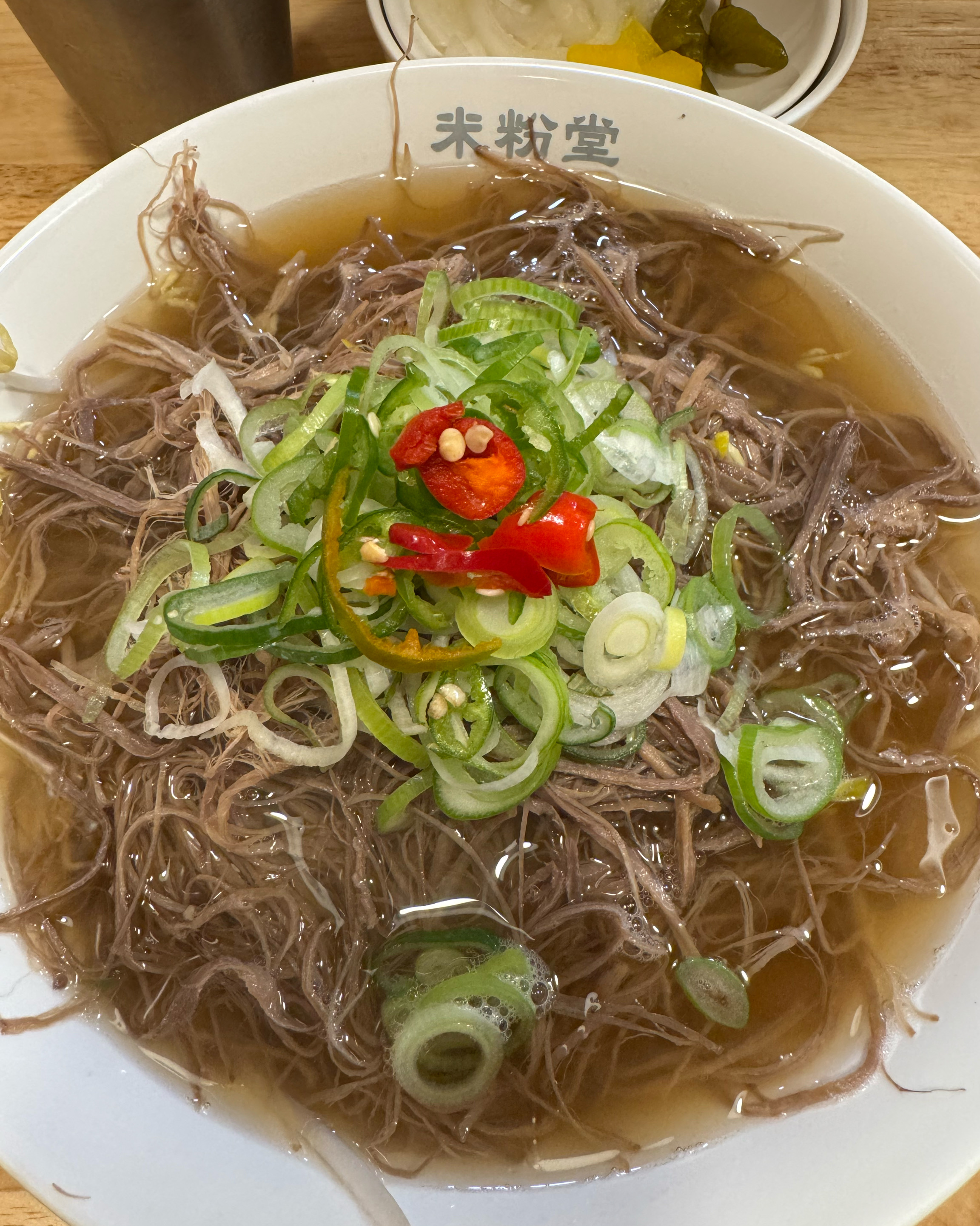 양지 쌀국수 먹었는데 양지가 질기지도 않고 씹는맛도 좋고 고소하고 간도 잘 되 있어서 맛있