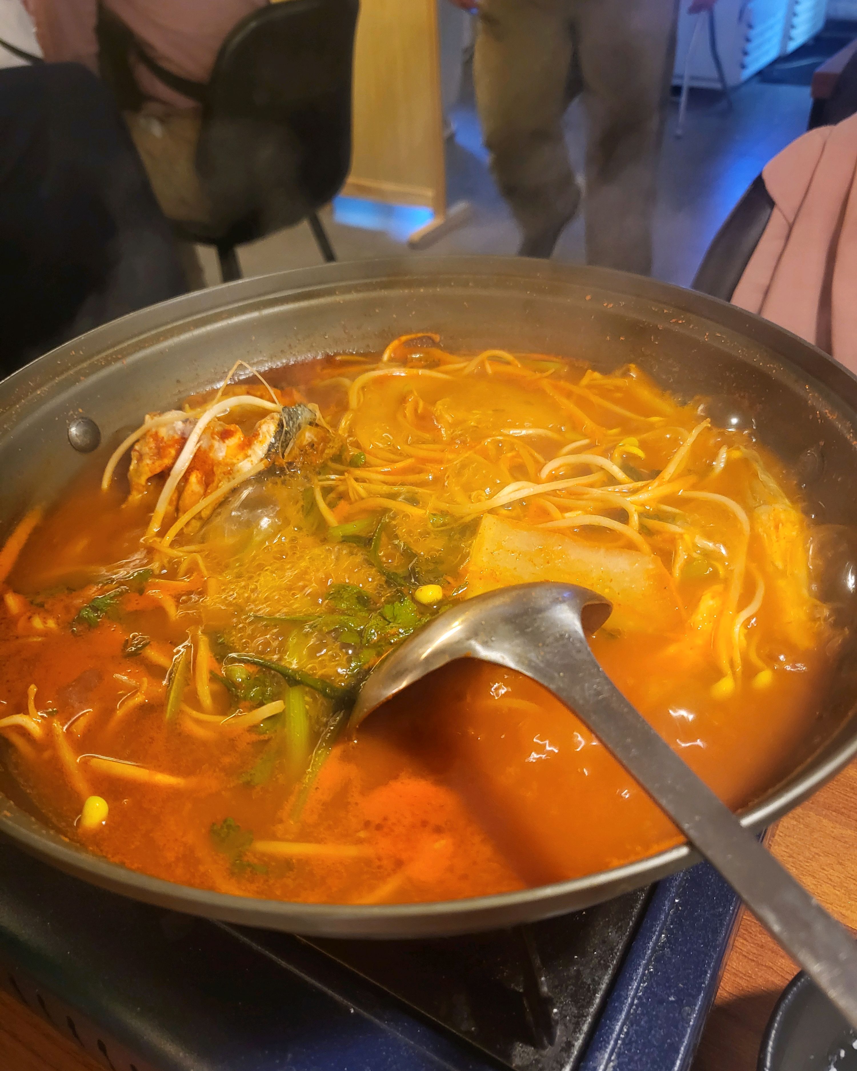 평소에 회가 땡기면 오는곳이라 간만에 부모님 모시고 갔었는데 .. 너무 시끄러워서 서로 대