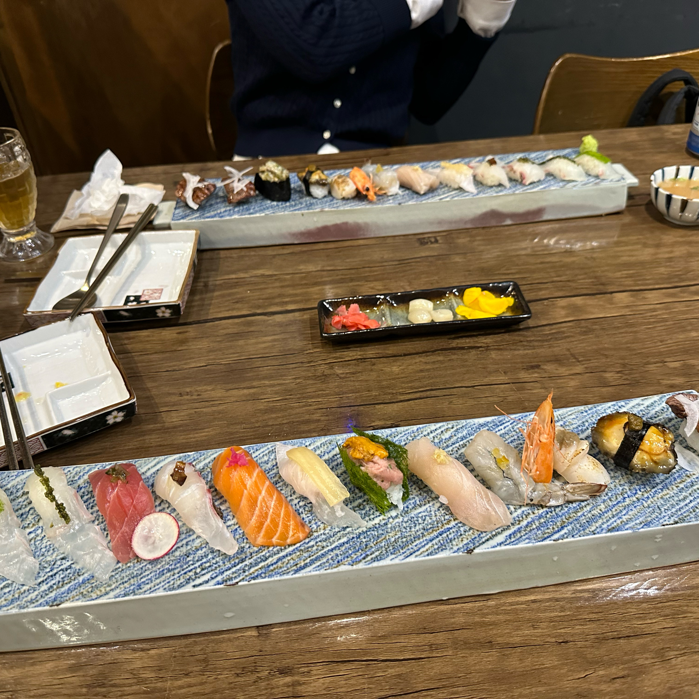 여자친구와 벚꽃 보고 스시 먹으러 왔어요. 단골집이고 항상 신선한 재료로 맛있는 음식을 다