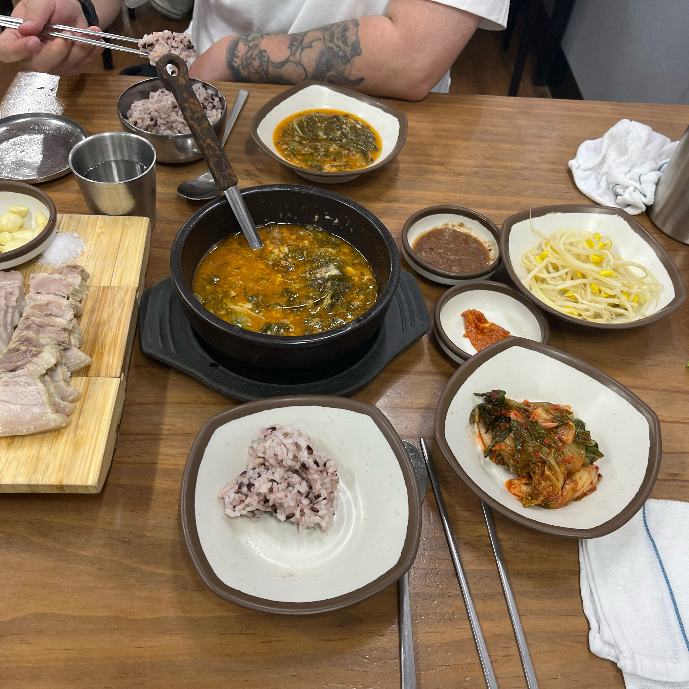 몸국 추천에 갔는데 별로네요  돔베고기도 먹었는데 - 제주 맛집 신설오름